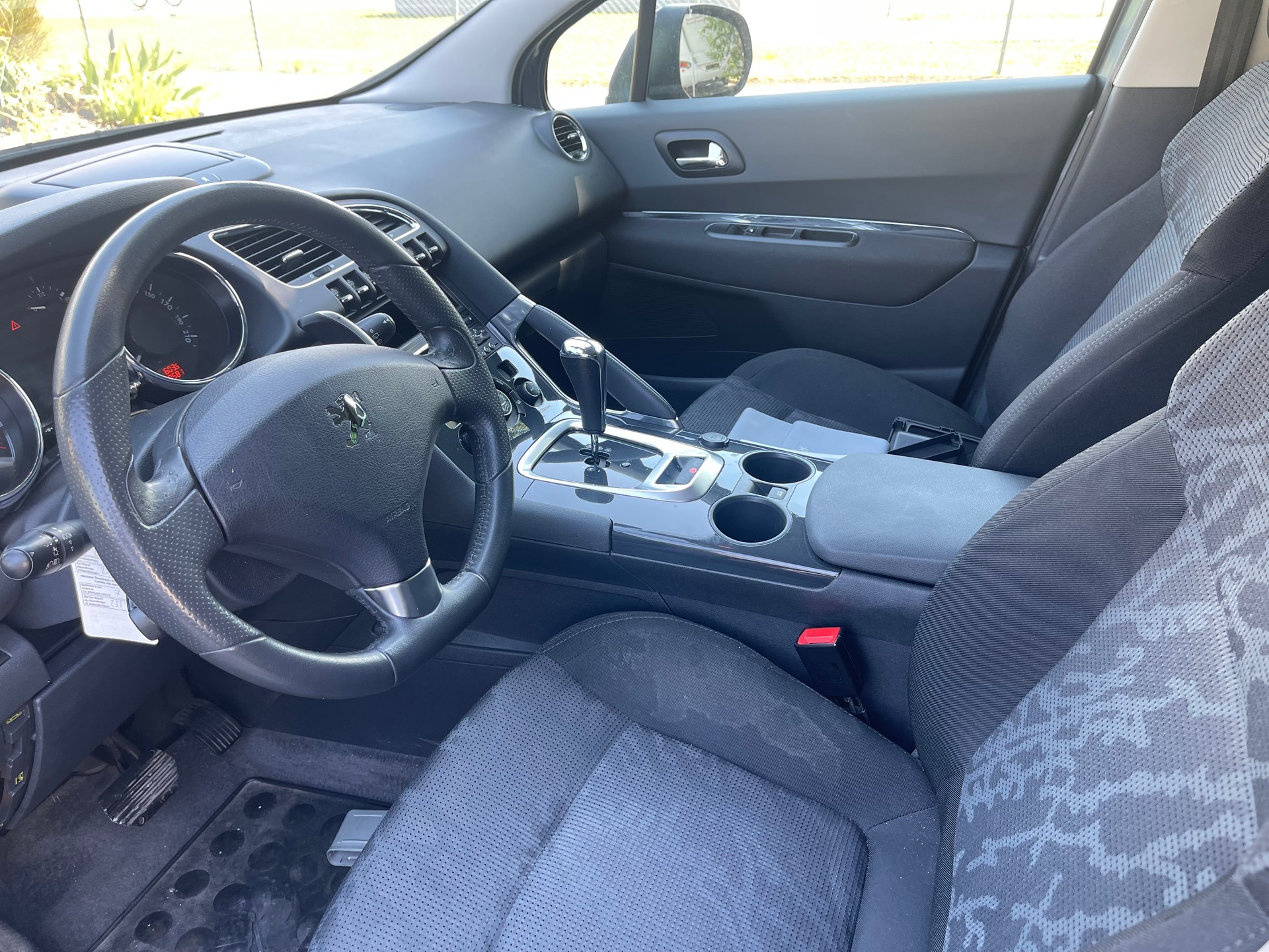 PEUGEOT 3008 1.6 HDI Sport Pack EGS6-image-6