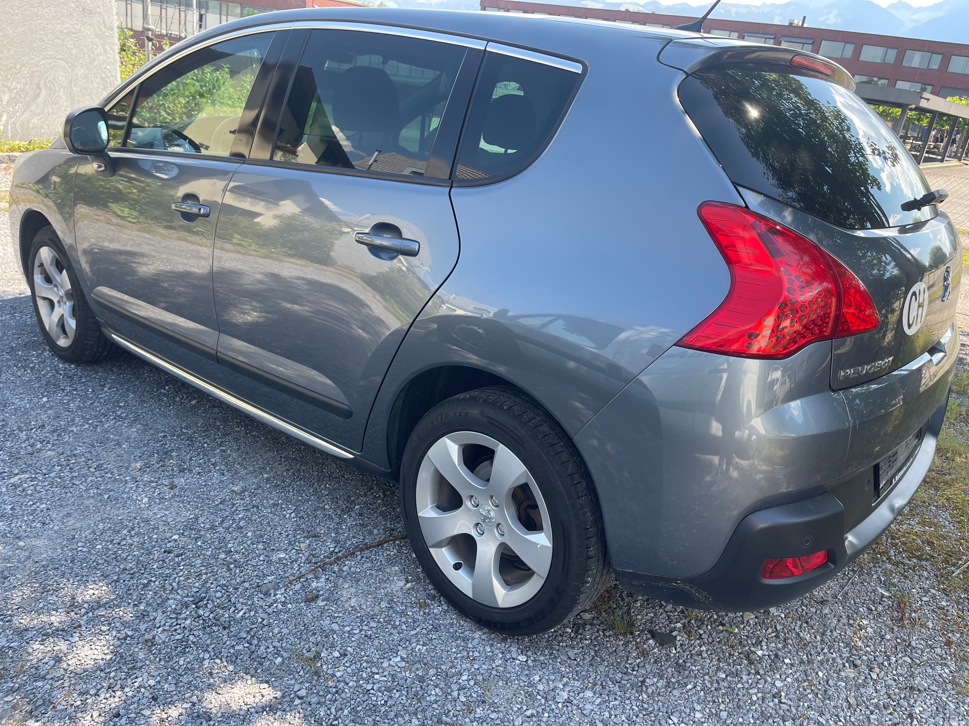 PEUGEOT 3008 1.6 HDI Sport Pack EGS6-image-4