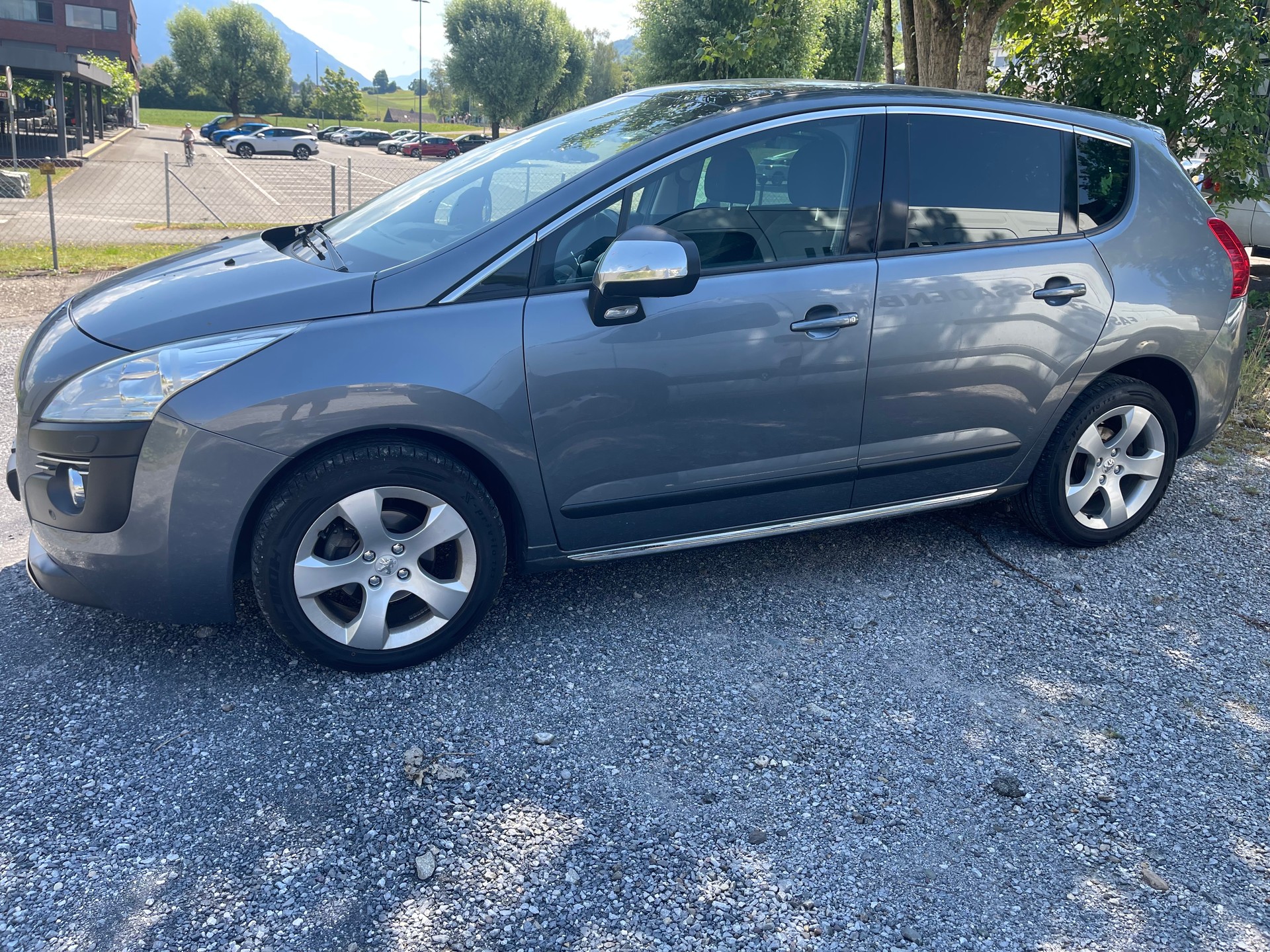 PEUGEOT 3008 1.6 HDI Sport Pack EGS6-image-3