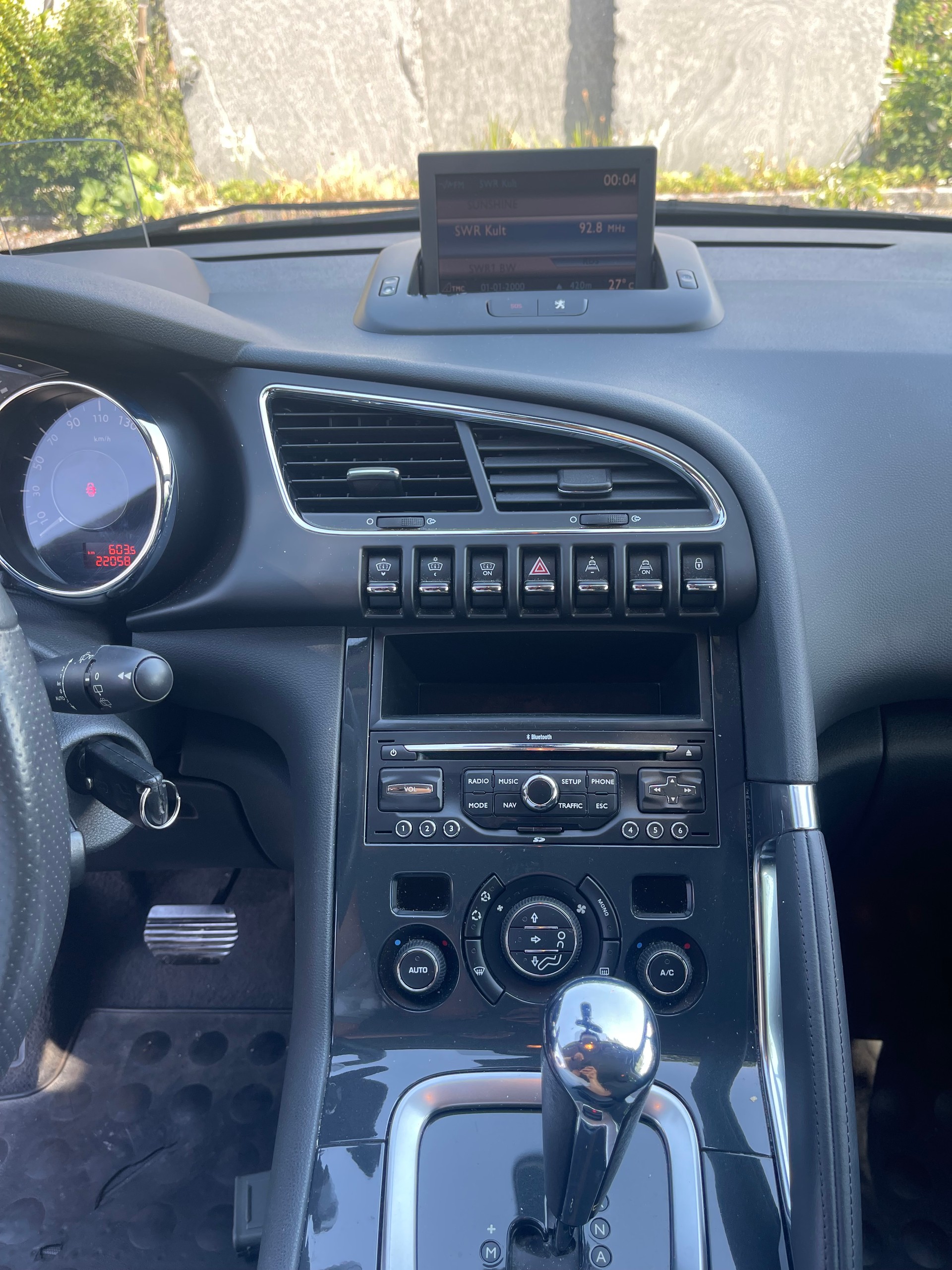 PEUGEOT 3008 1.6 HDI Sport Pack EGS6-image-7