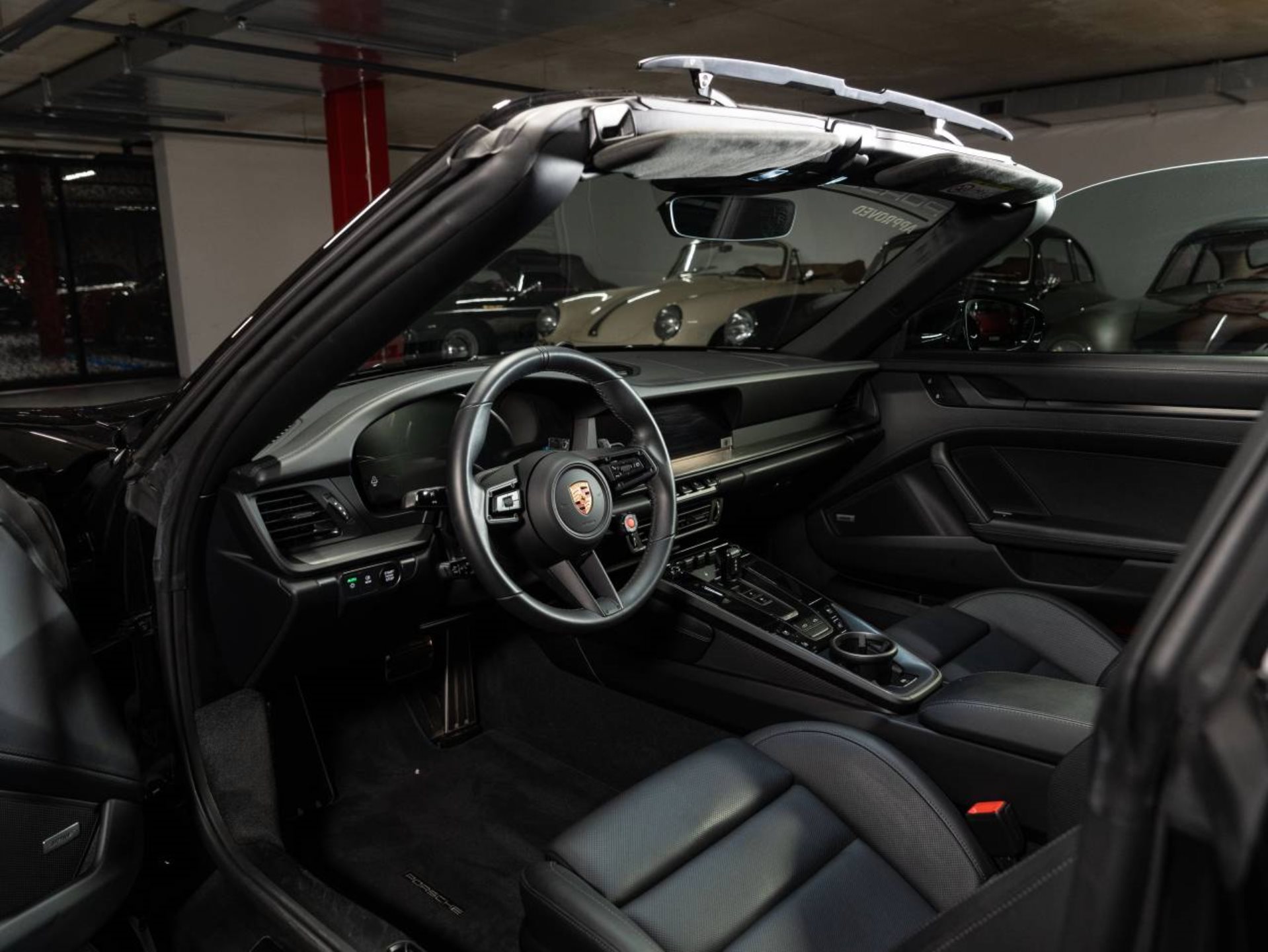 PORSCHE 911 Targa 4 GTS-image-3