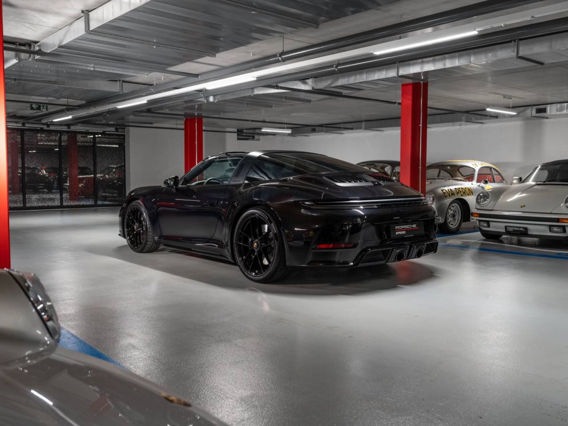 PORSCHE 911 Targa 4 GTS-image-2