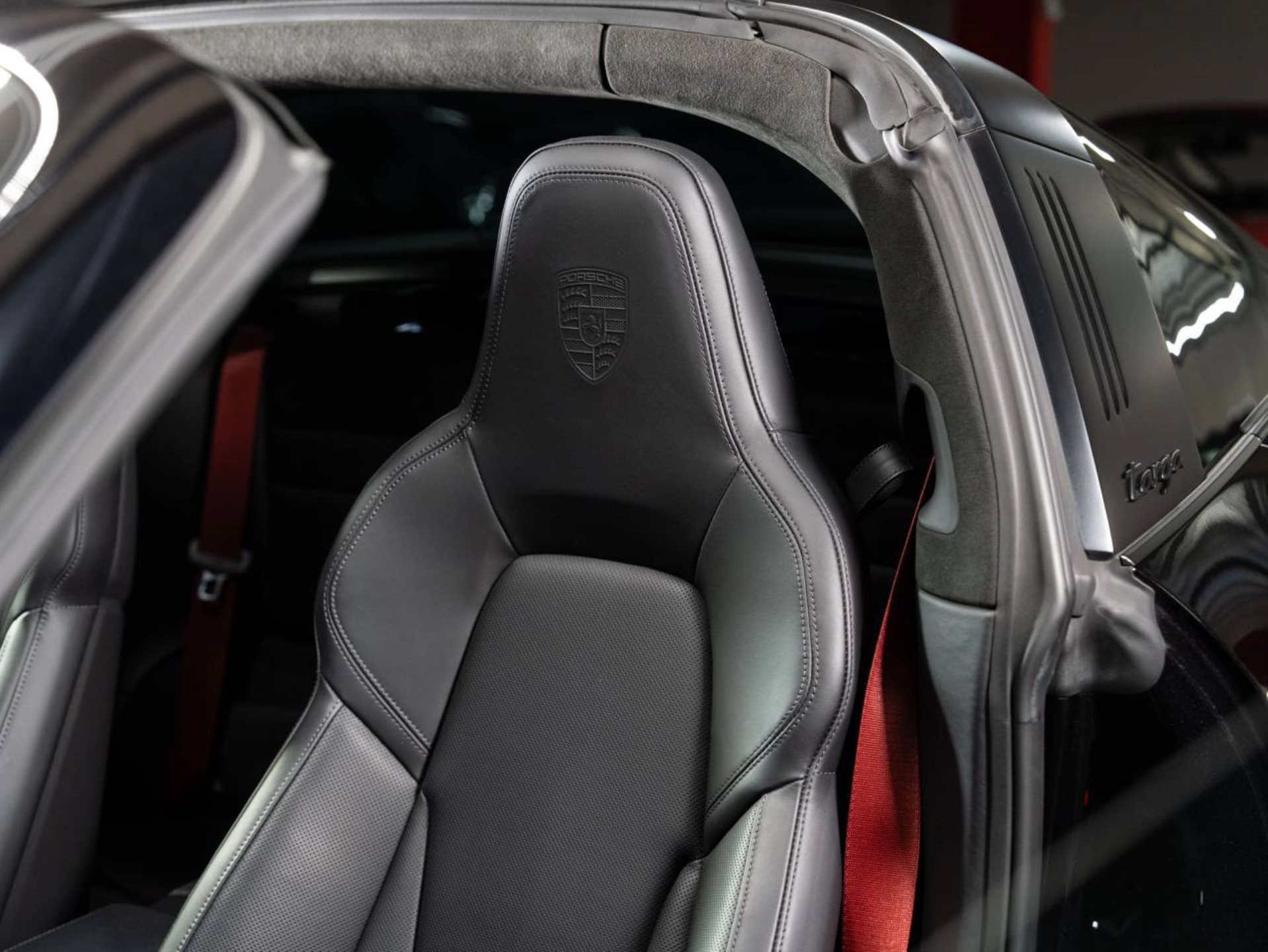 PORSCHE 911 Targa 4 GTS-image-18