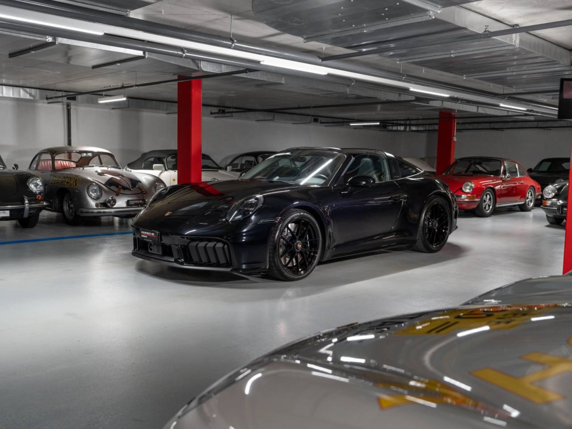 PORSCHE 911 Targa 4 GTS-image-0