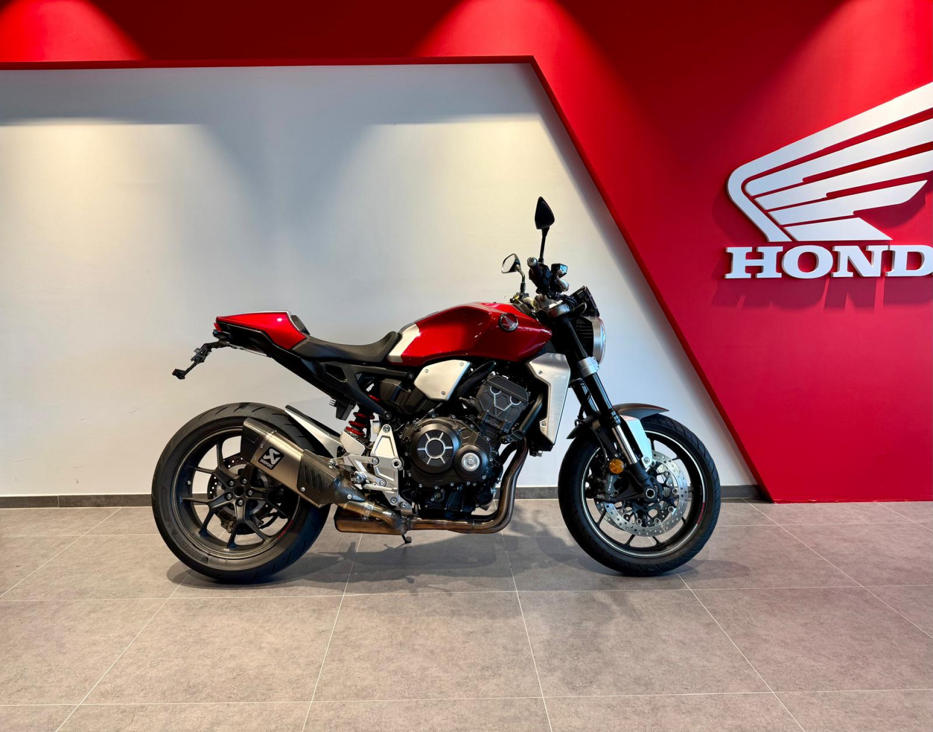 HONDA CB 1000 R+-showroom-element-1