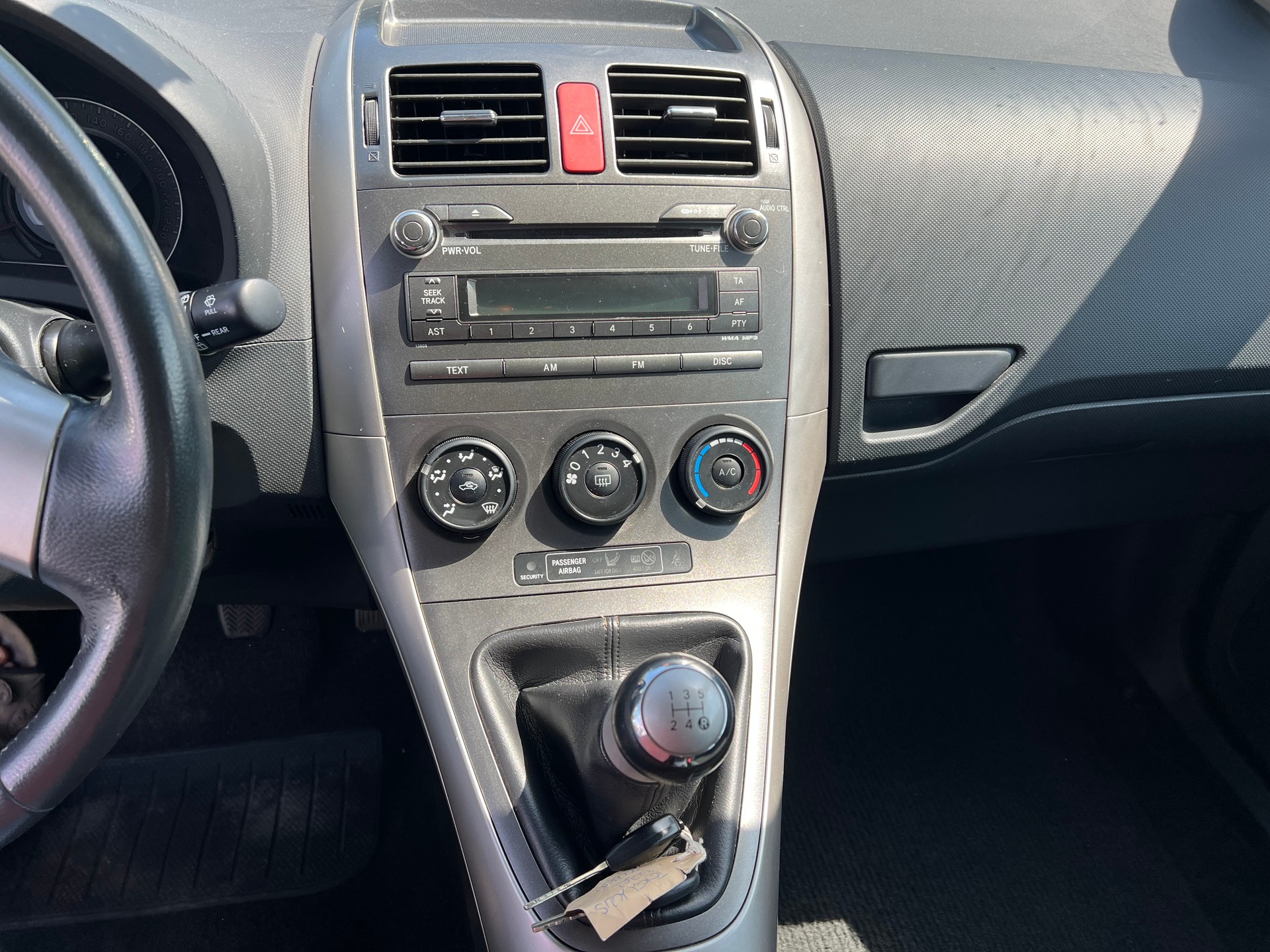 TOYOTA Auris 1.6 Linea Luna-image-6