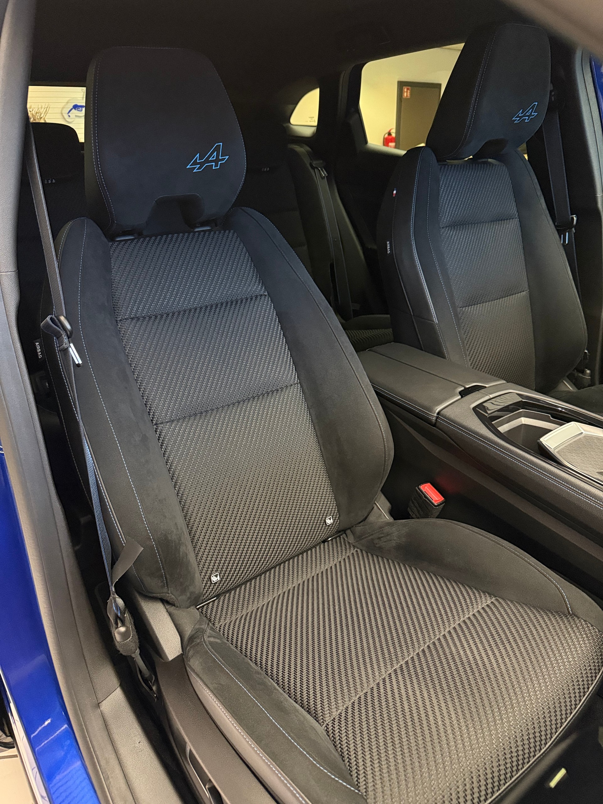 RENAULT Austral 1.2 HEV 200 Iconic Esprit Alpine A-image-12