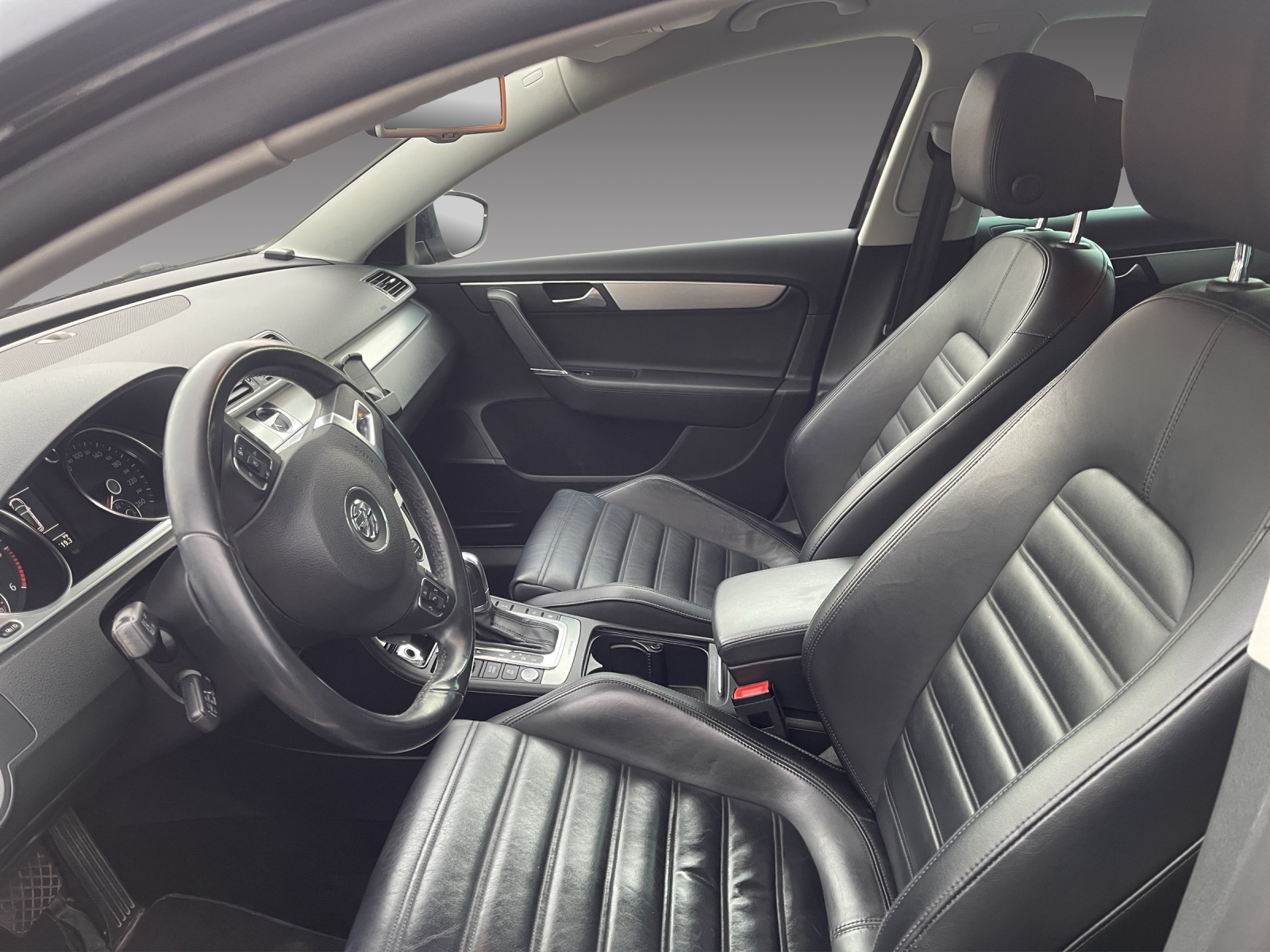 VW Passat Variant 2.0 TDI BMT Highline 4MDSG-image-21