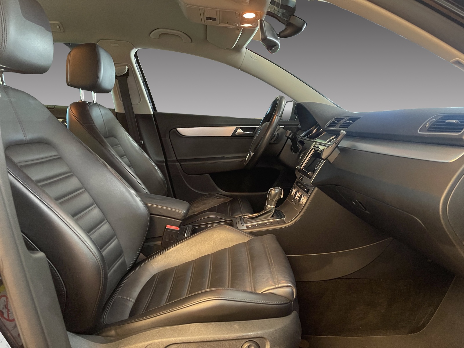 VW Passat Variant 2.0 TDI BMT Highline 4MDSG-image-10