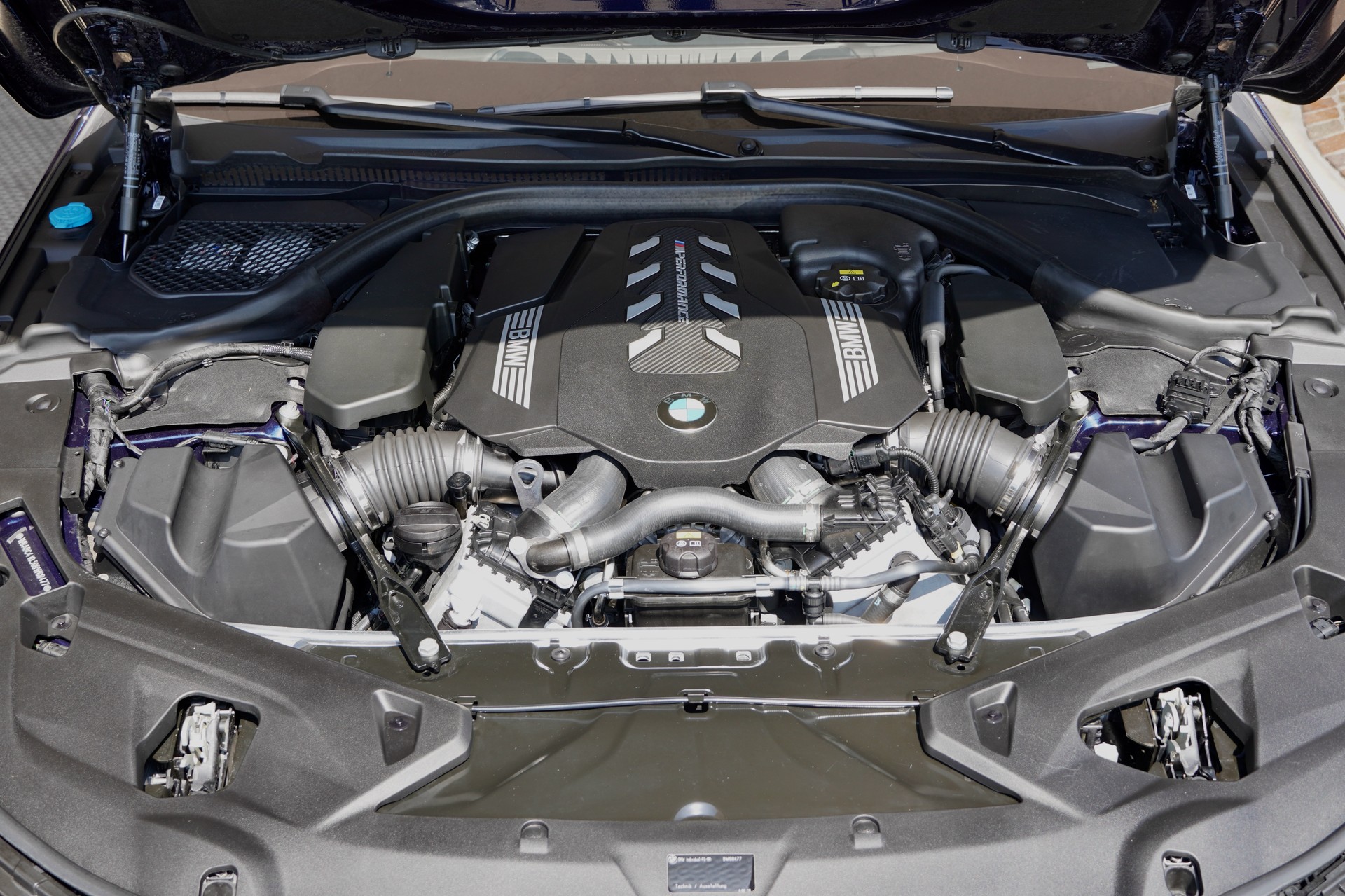 BMW M850i xDrive Steptronic-image-24
