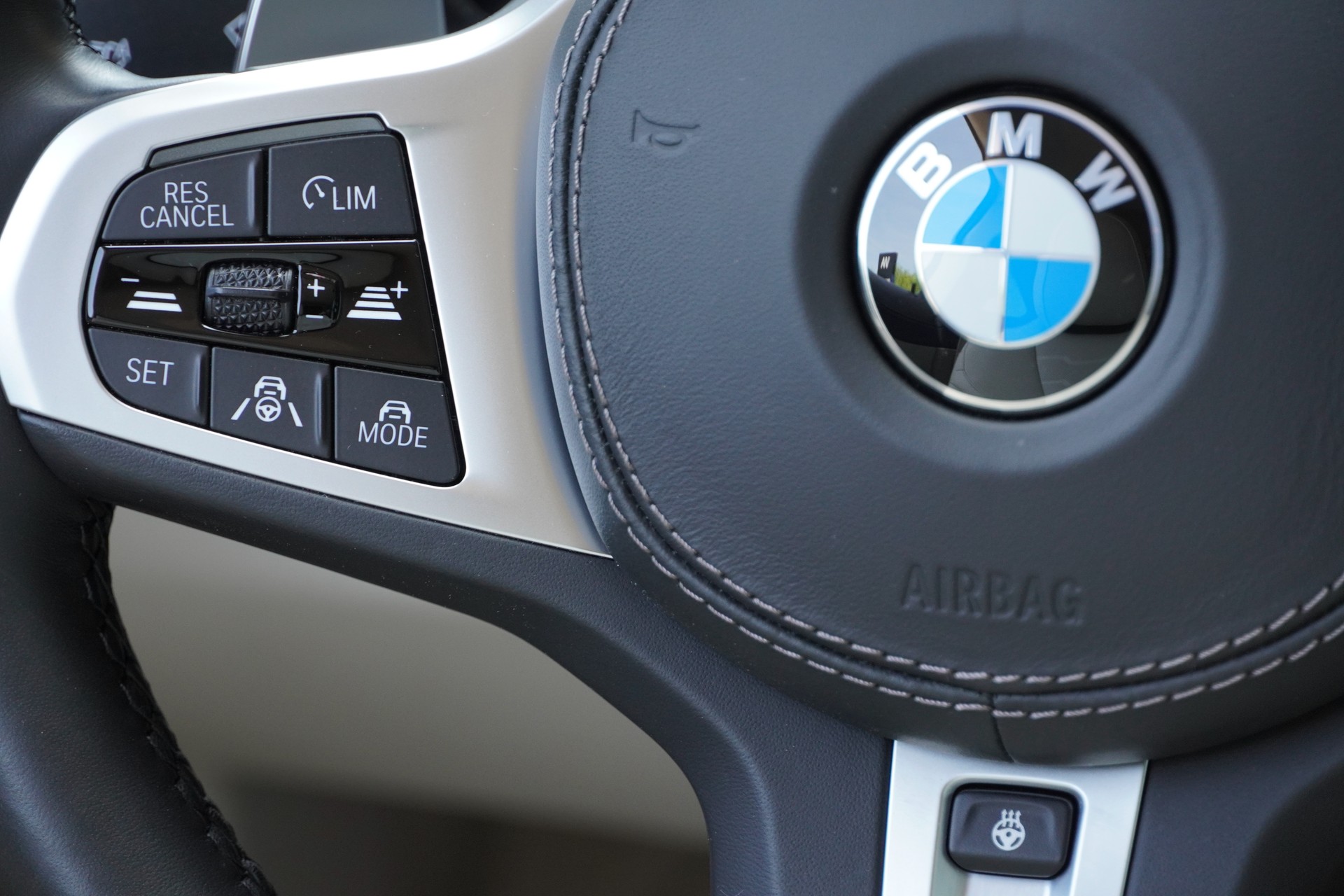 BMW M850i xDrive Steptronic-image-19