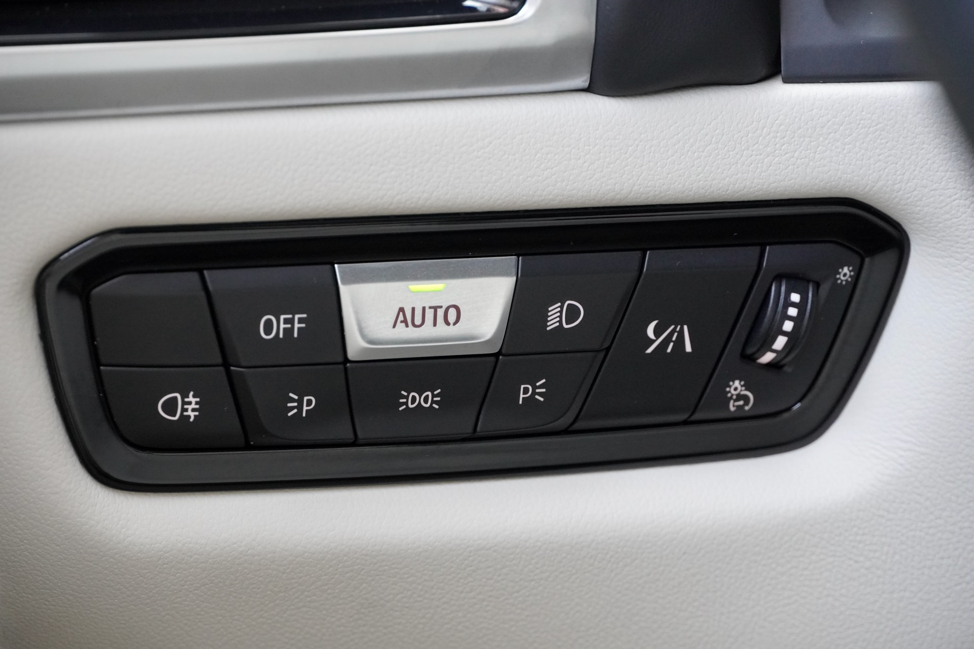 BMW M850i xDrive Steptronic-image-20