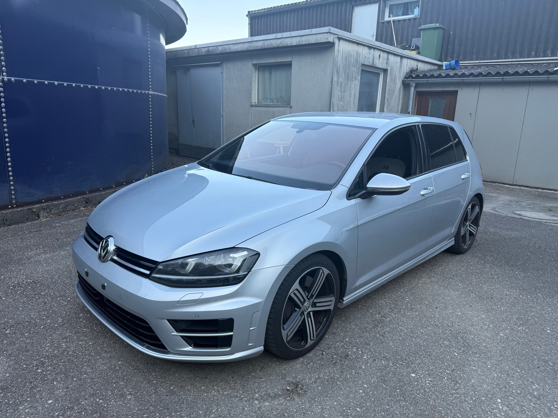 VW 2.0 TSI R DSG 4motion-image-0