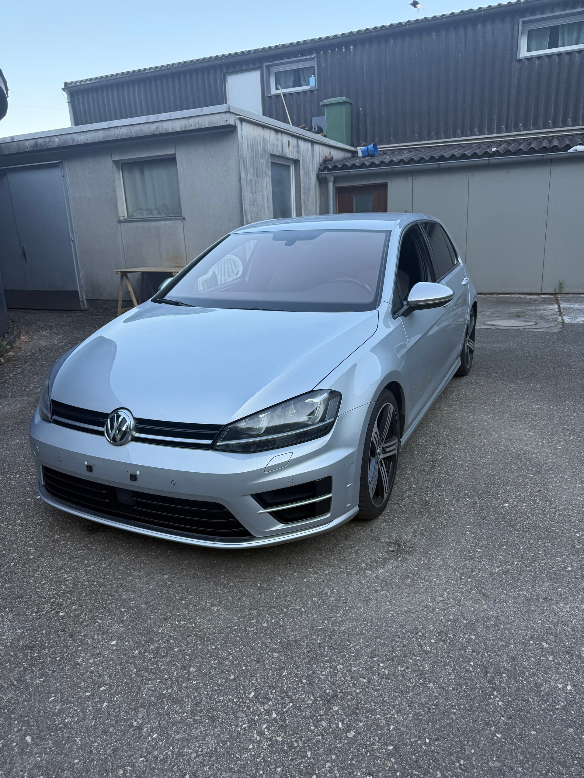 VW 2.0 TSI R DSG 4motion-image-1