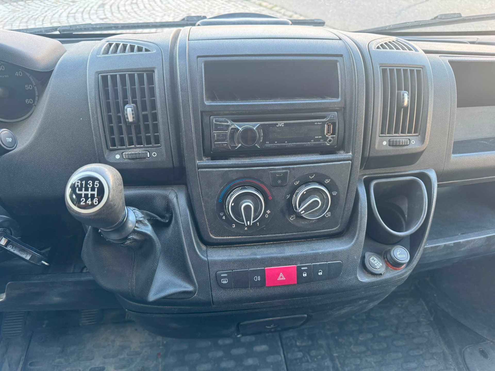 PEUGEOT Boxer 2.2 HDI 333 L2H2-image-13