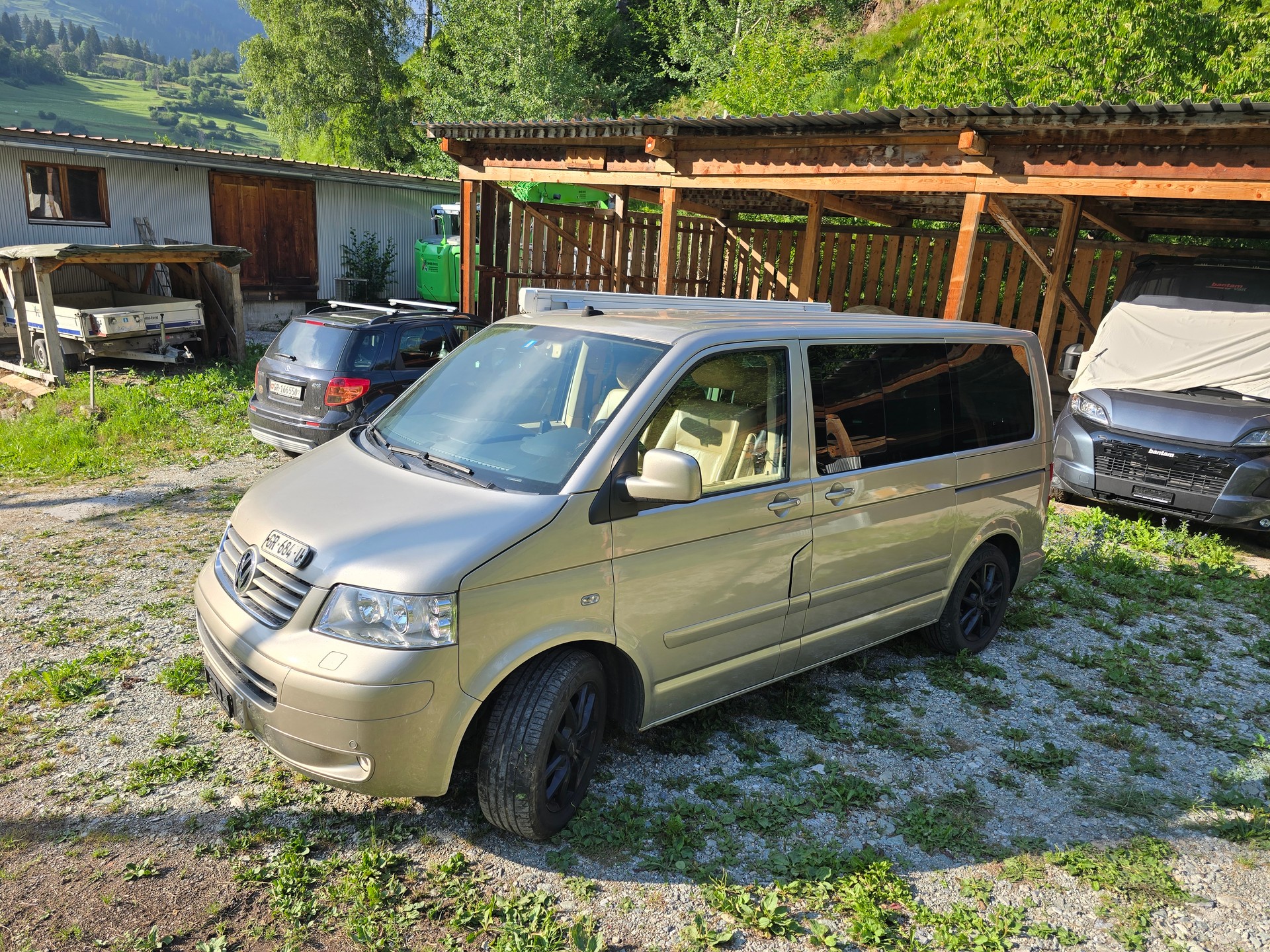 VW Multivan Highline-image-0