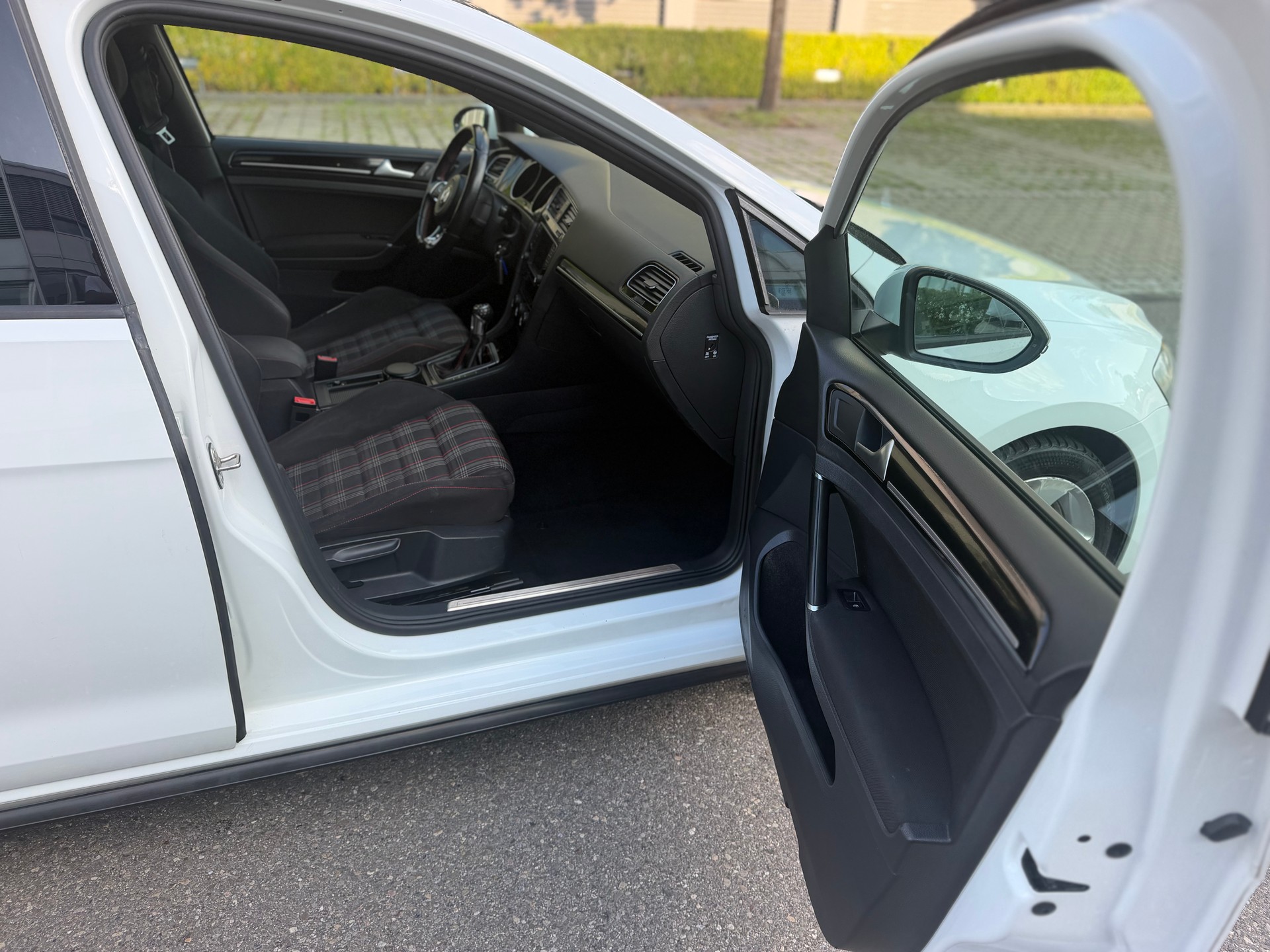 VW Golf 2.0 TSI GTI-image-13