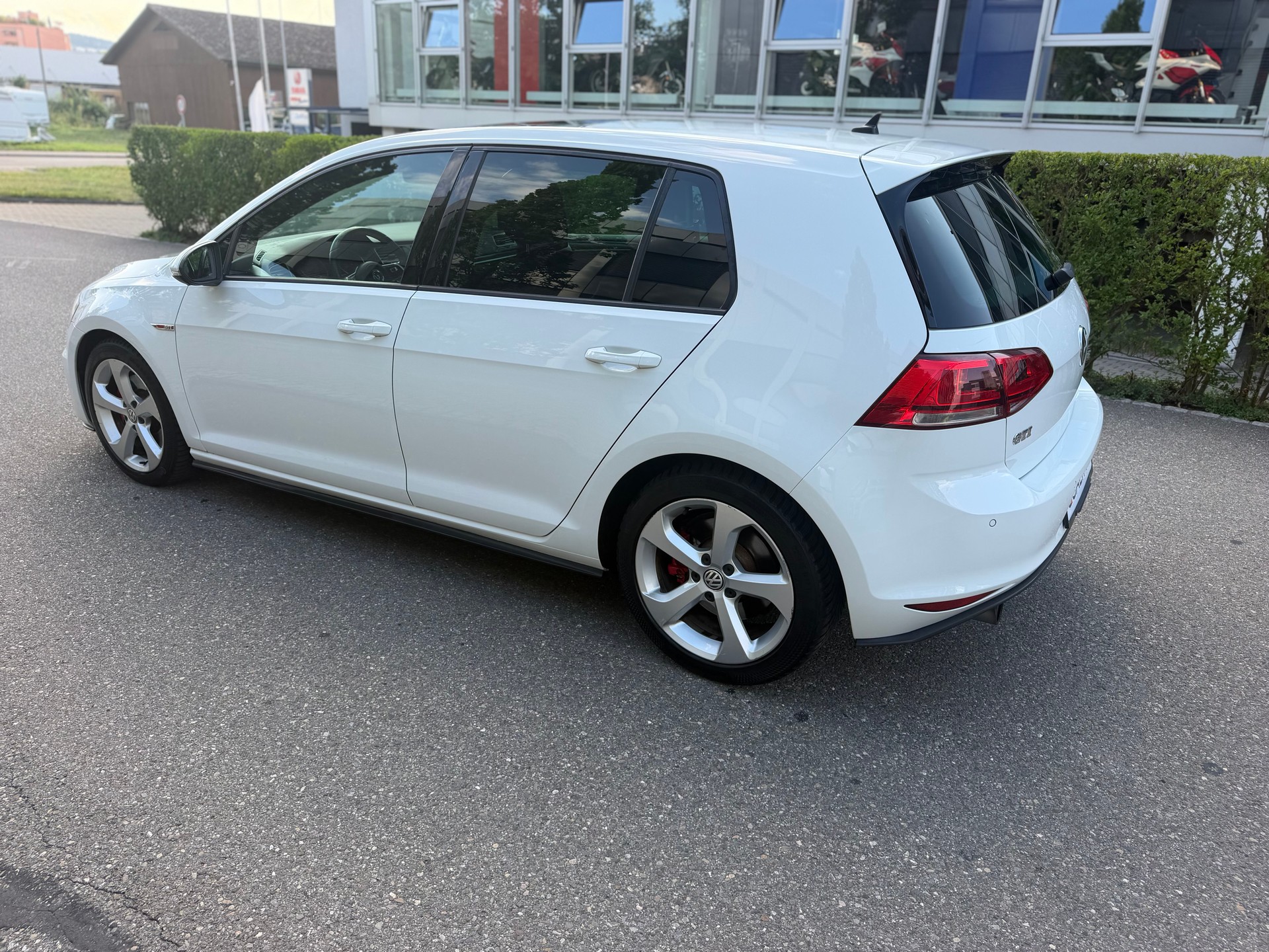 VW Golf 2.0 TSI GTI-image-8