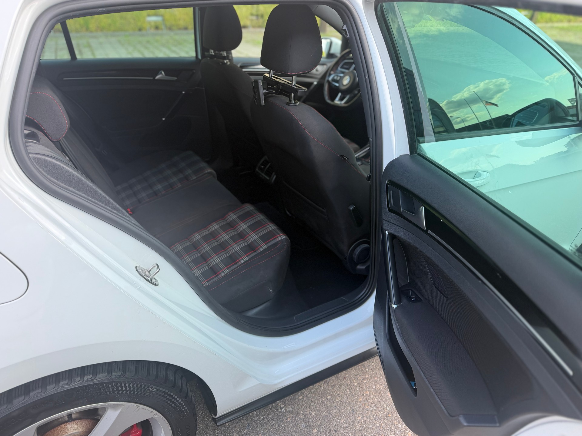 VW Golf 2.0 TSI GTI-image-11