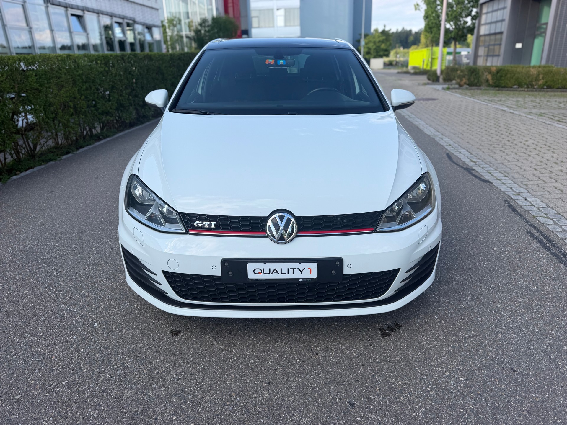 VW Golf 2.0 TSI GTI-image-1