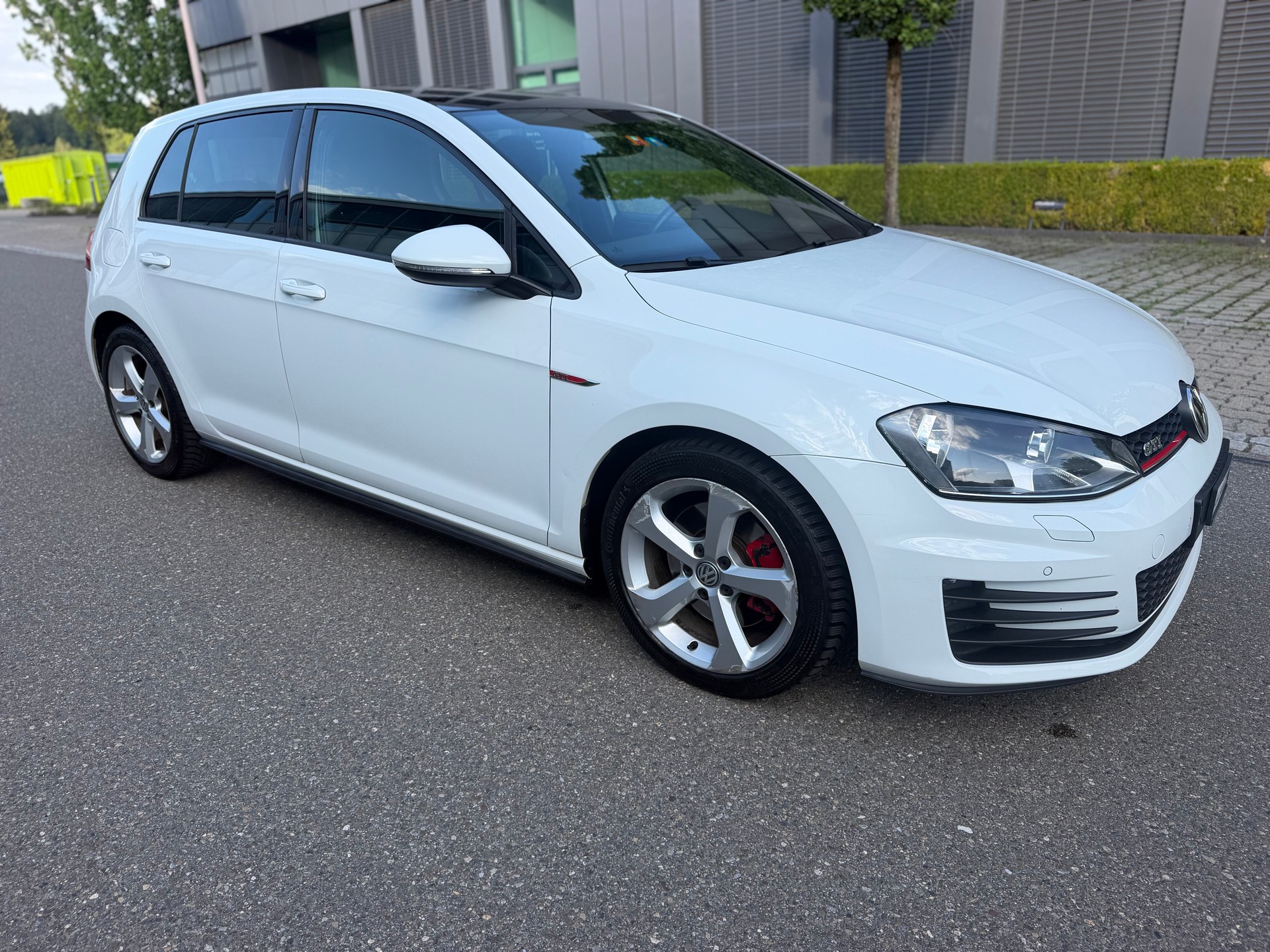 VW Golf 2.0 TSI GTI-image-2