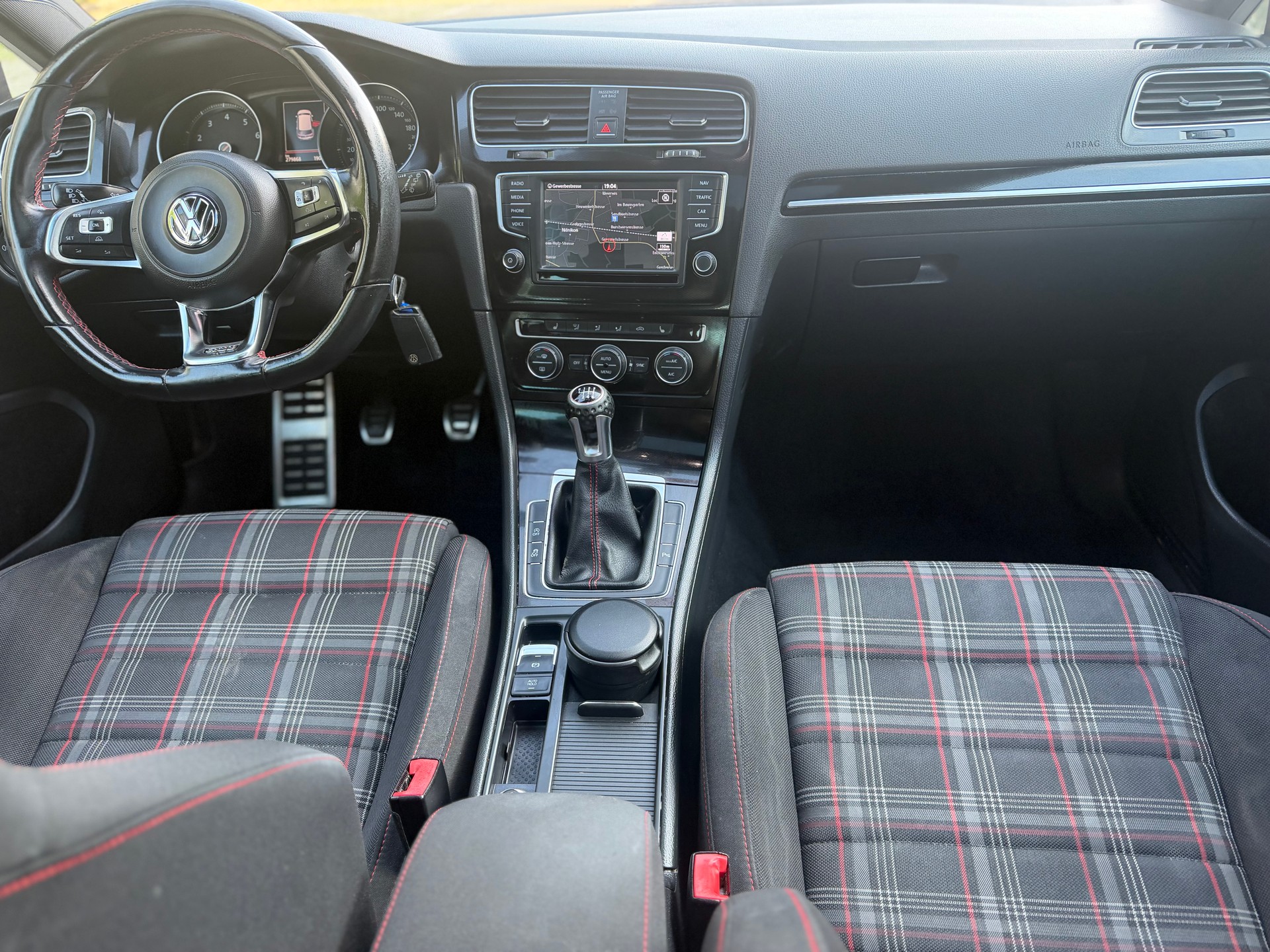 VW Golf 2.0 TSI GTI-image-23