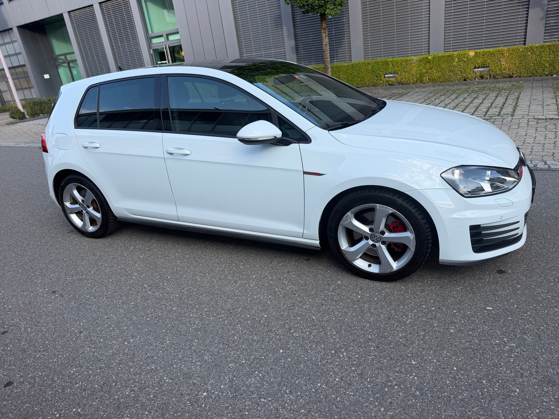 VW Golf 2.0 TSI GTI-image-3