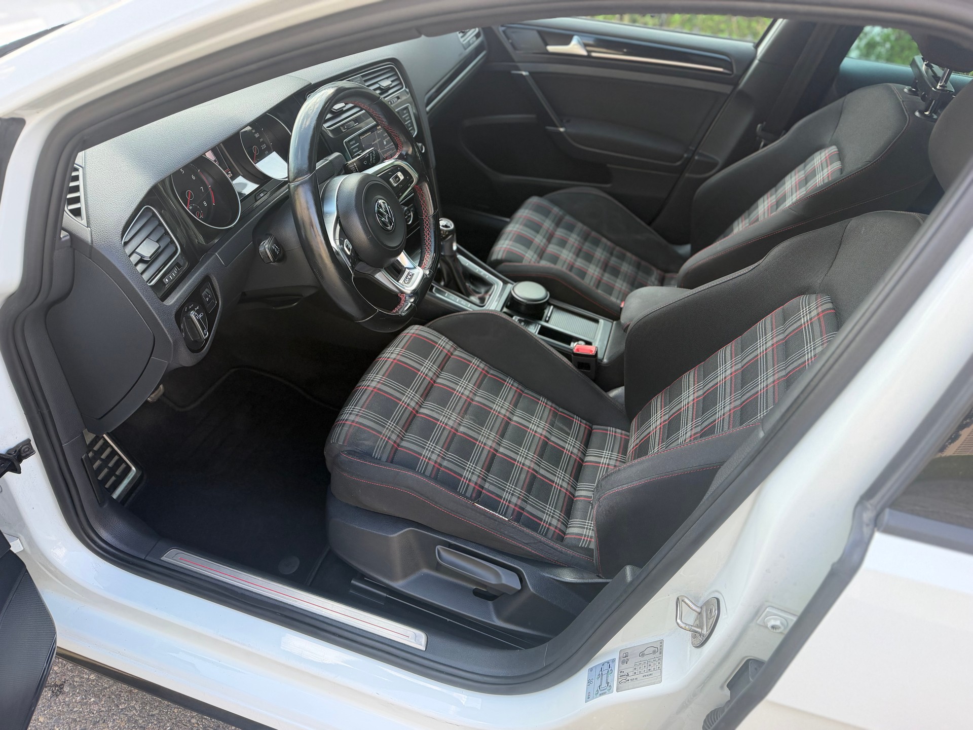 VW Golf 2.0 TSI GTI-image-17