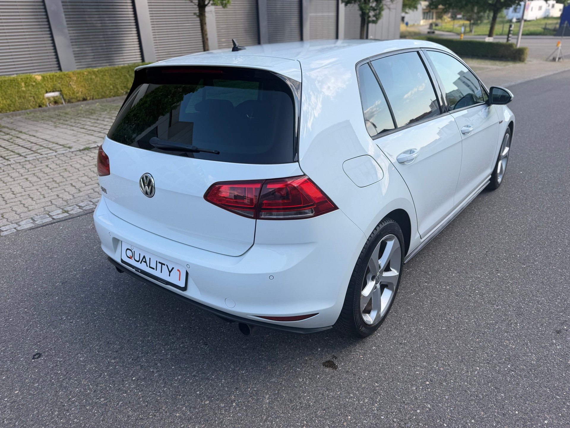 VW Golf 2.0 TSI GTI-image-5