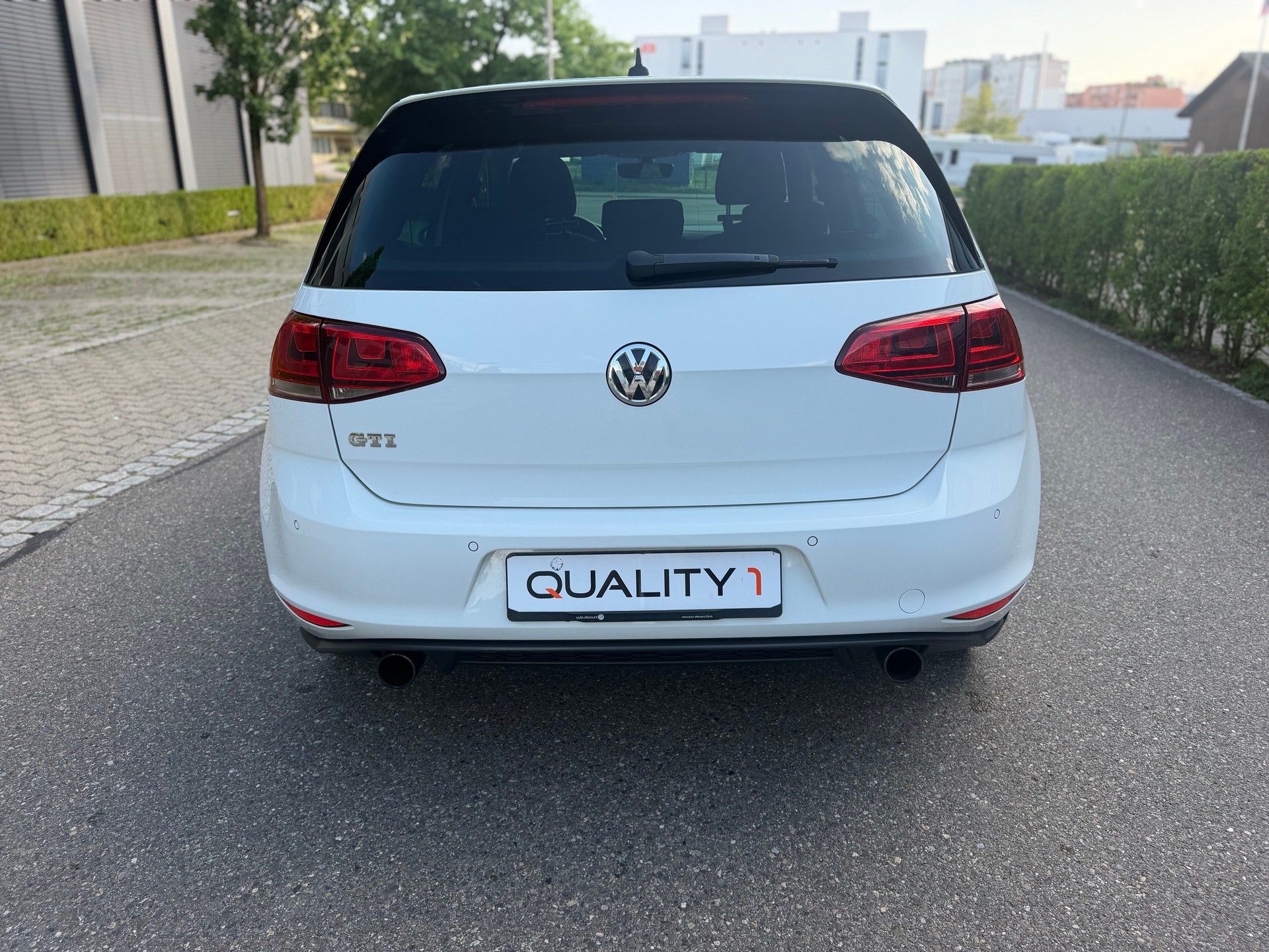 VW Golf 2.0 TSI GTI-image-6
