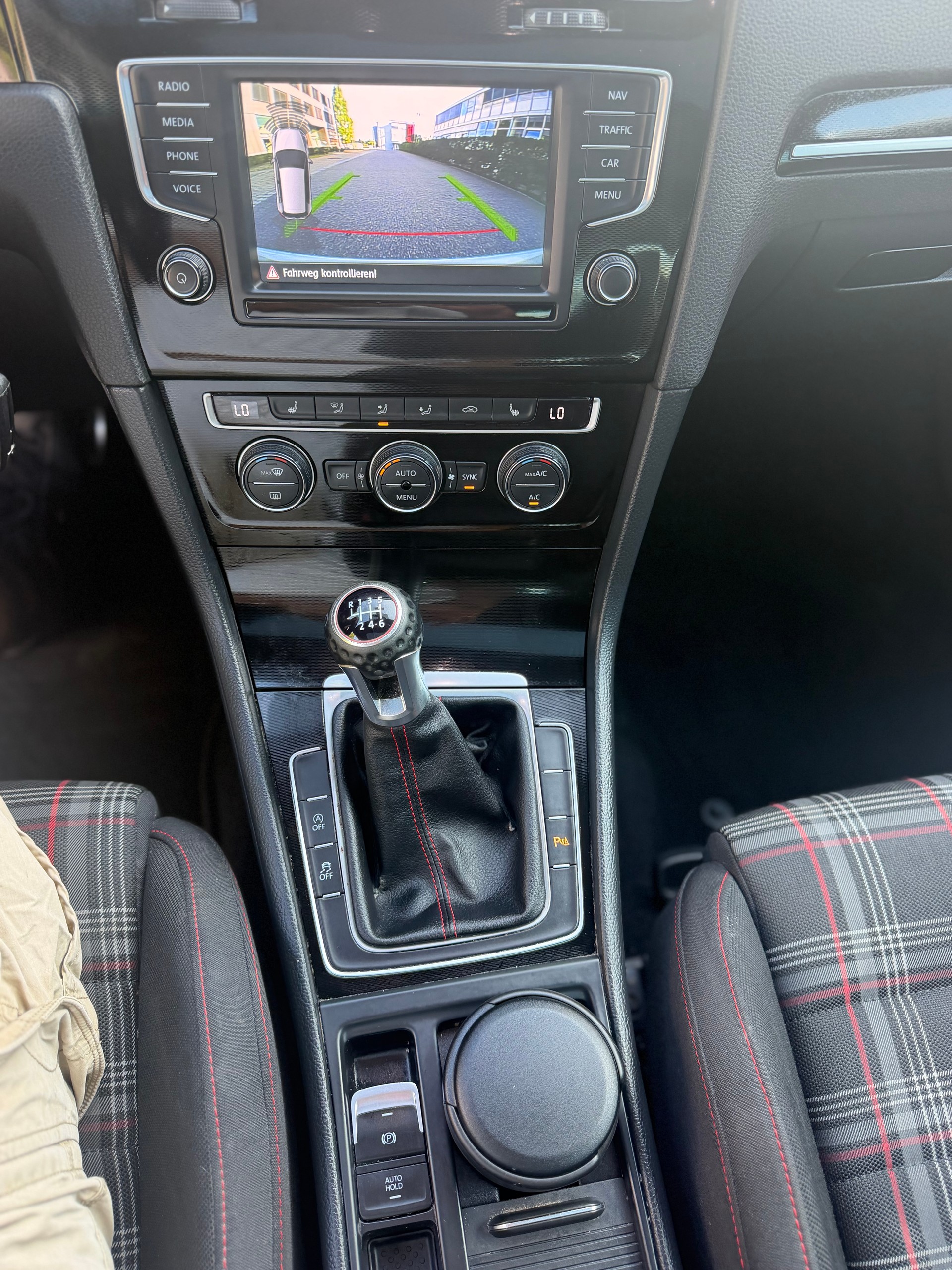 VW Golf 2.0 TSI GTI-image-24