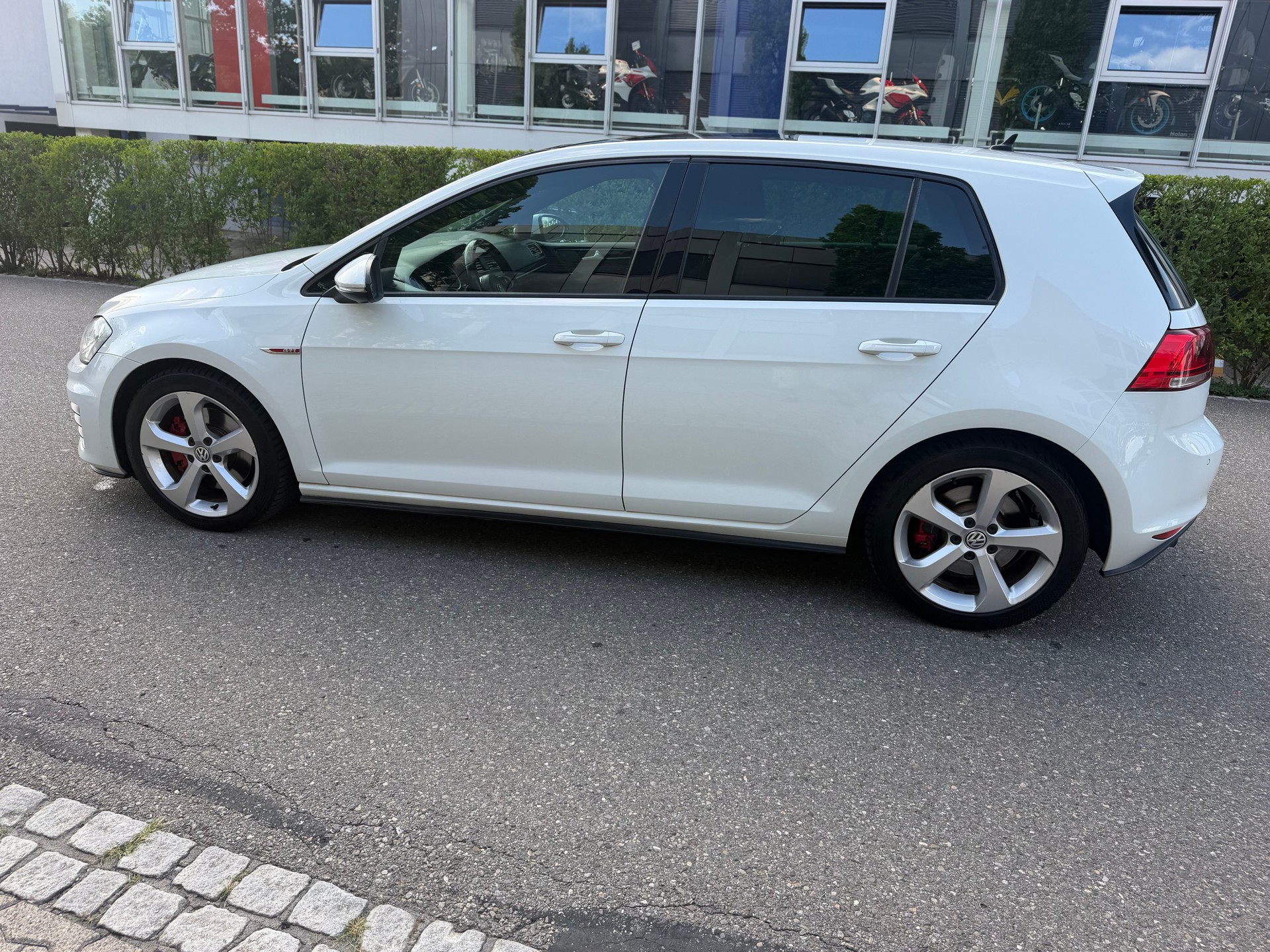 VW Golf 2.0 TSI GTI-image-9