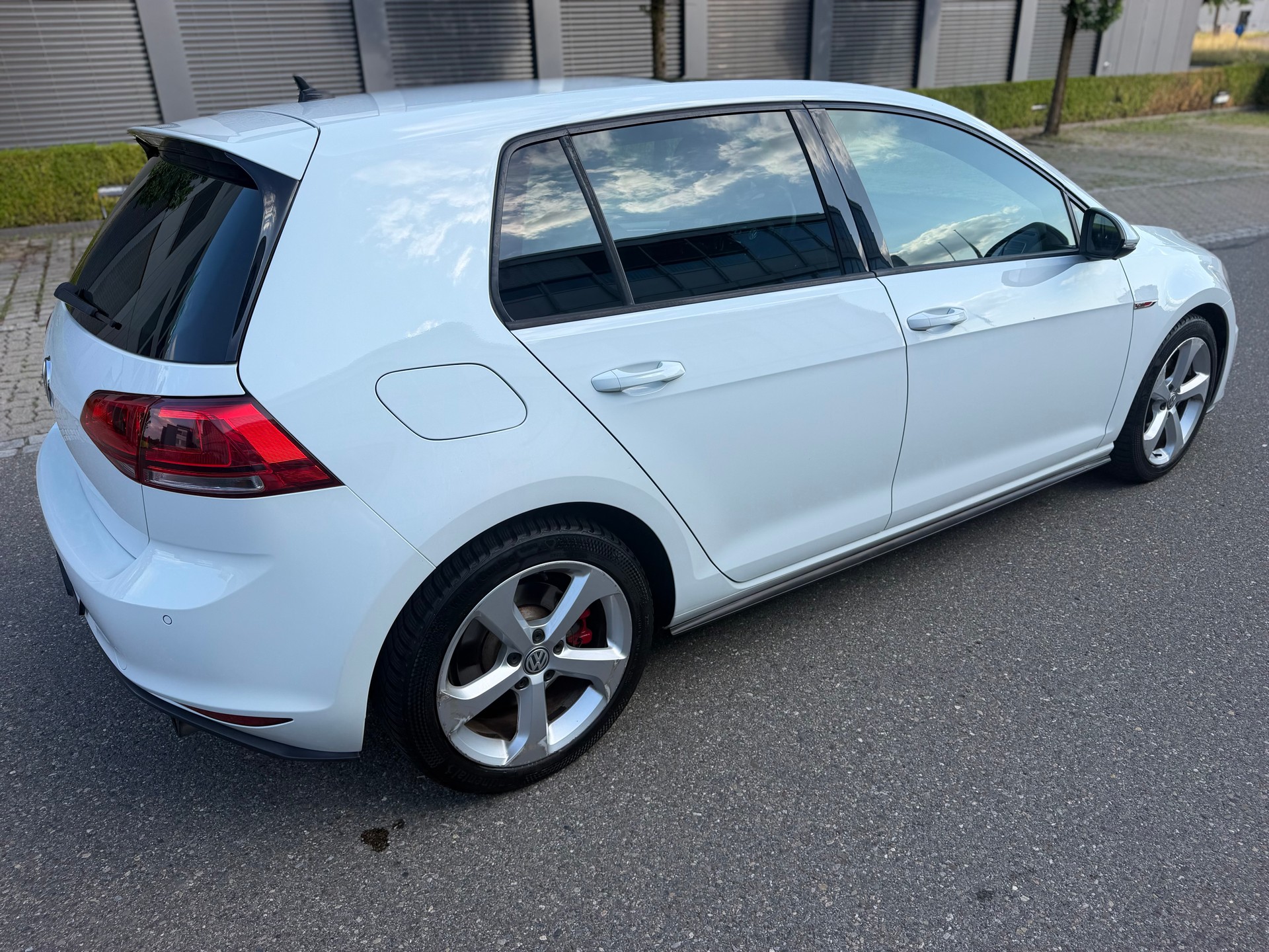 VW Golf 2.0 TSI GTI-image-4