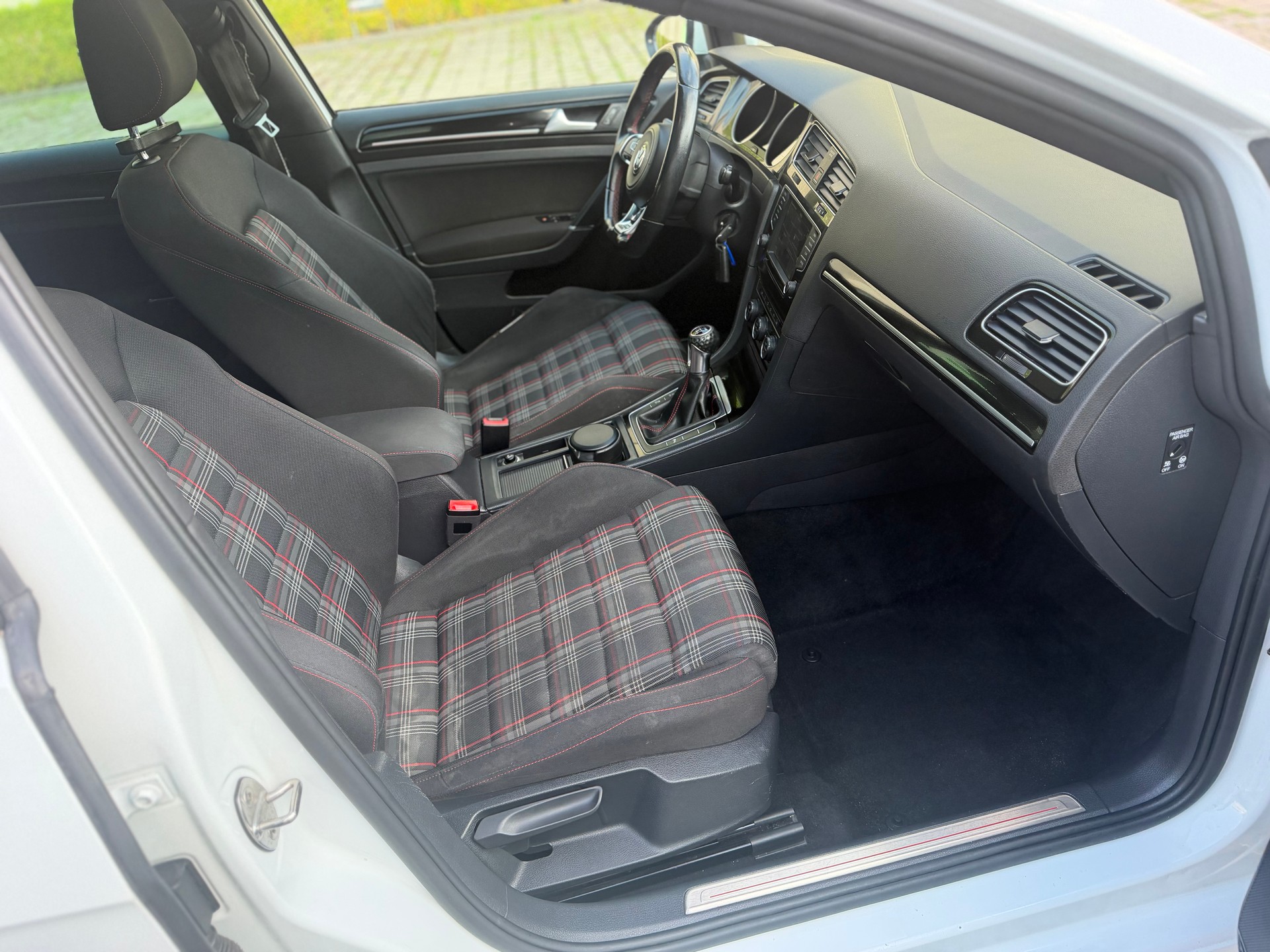 VW Golf 2.0 TSI GTI-image-14