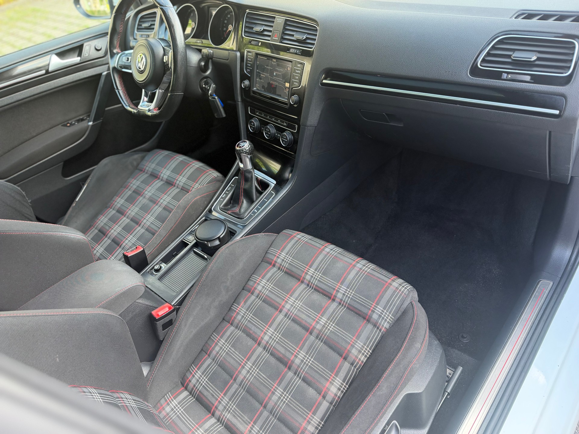 VW Golf 2.0 TSI GTI-image-15