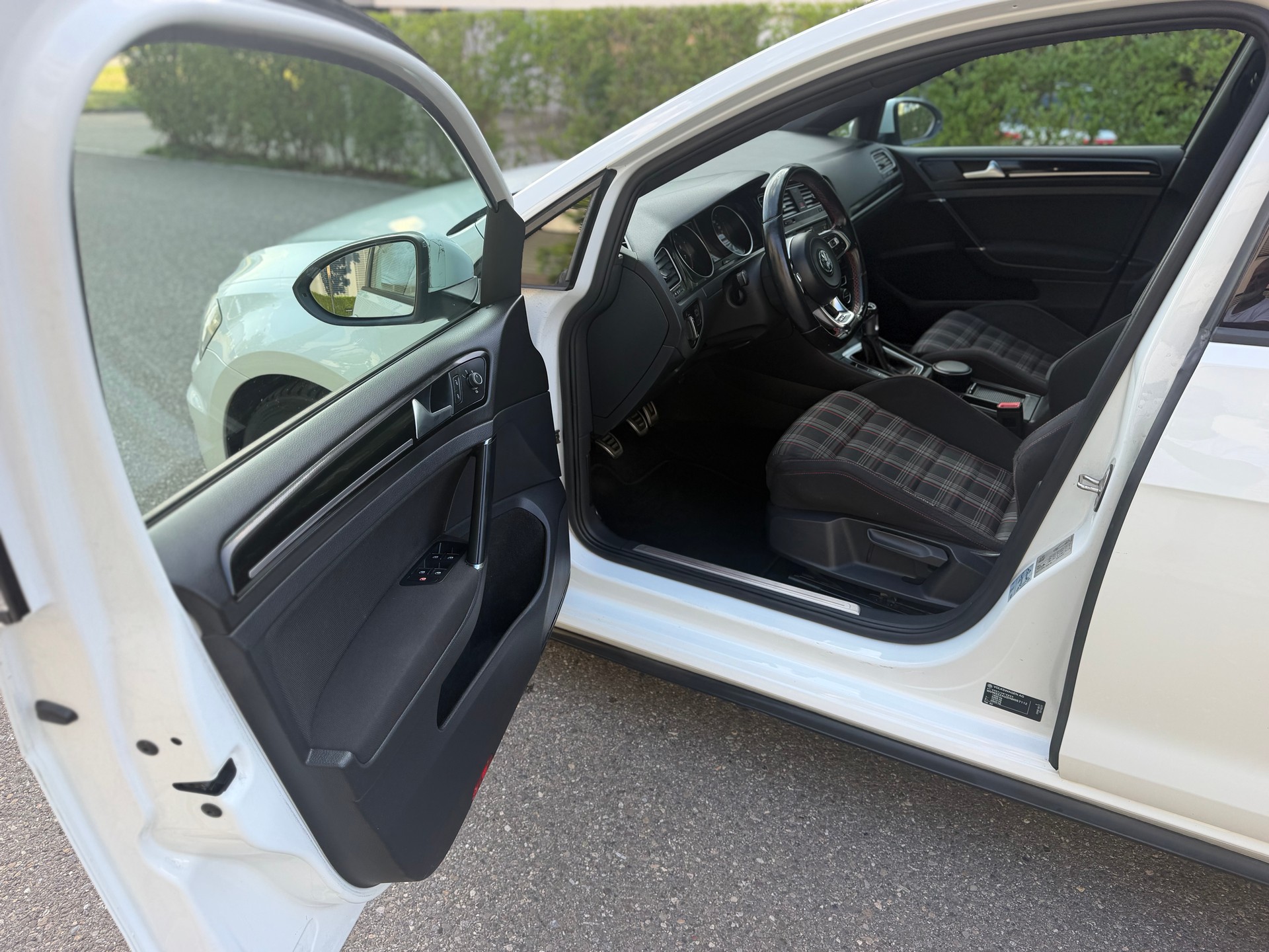 VW Golf 2.0 TSI GTI-image-16