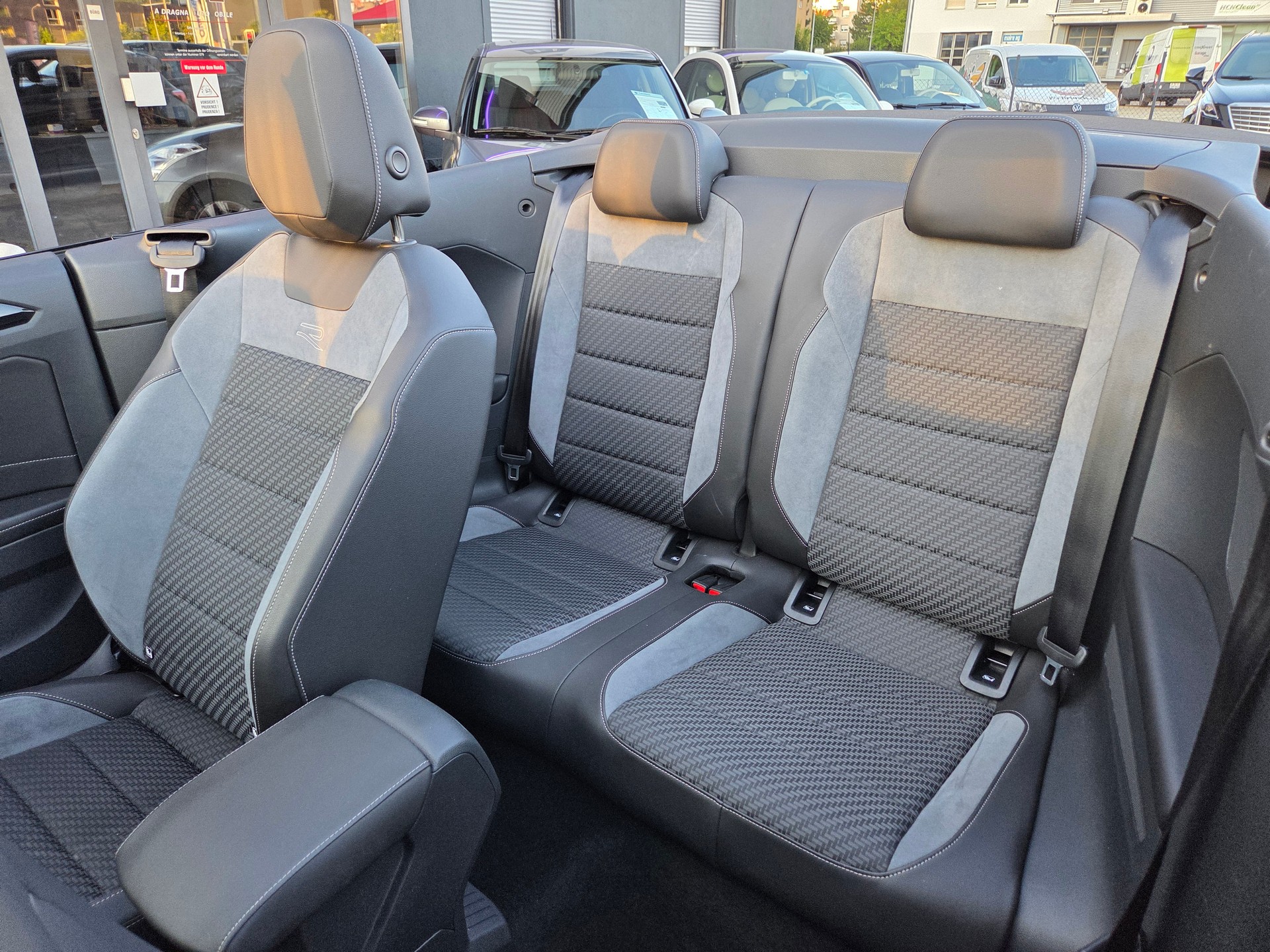 VW T-Roc Cabriolet 1.5 TSI EVO R-Line DSG-image-14