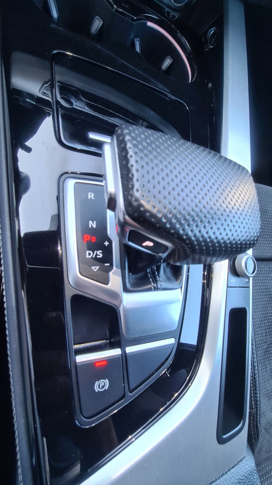 AUDI A4 Avant 40 TDI S line quattro S-tronic ** H.Up Display ** Gr.Navi MMI Plus ** Leder-Alcantara Sportsitze ** 19" Aluräder **-image-15