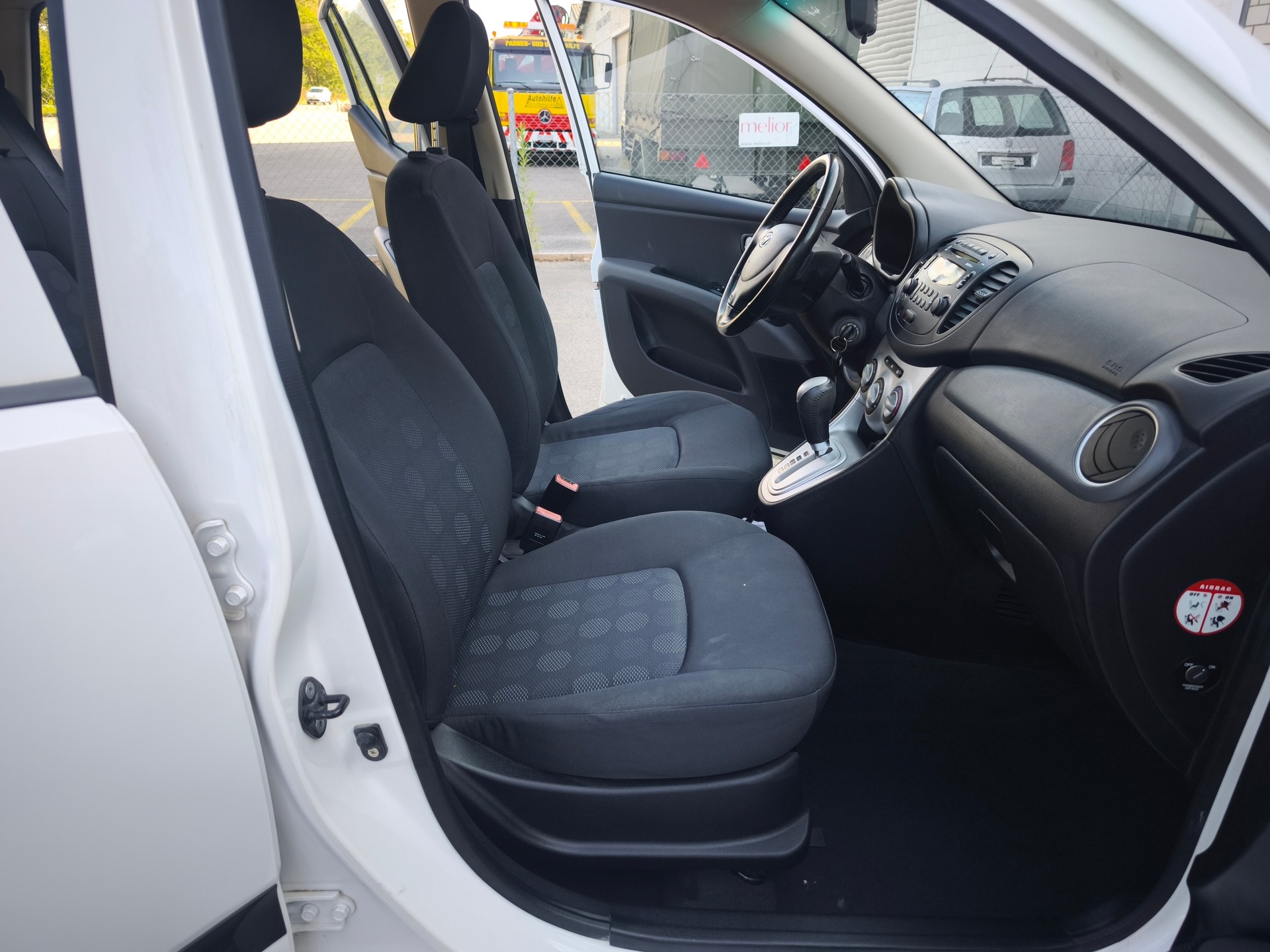 HYUNDAI i10 1.2 Style Automatic-image-6
