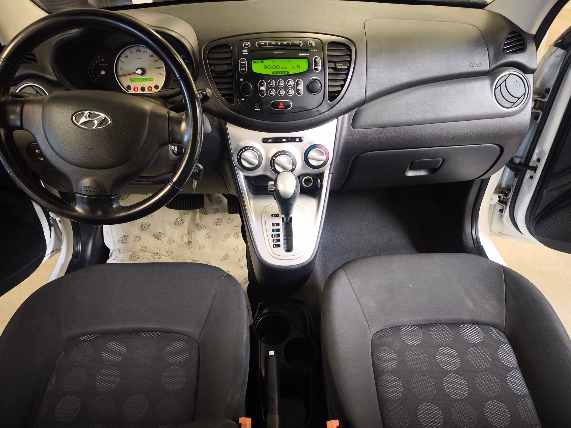 HYUNDAI i10 1.2 Style Automatic-image-8