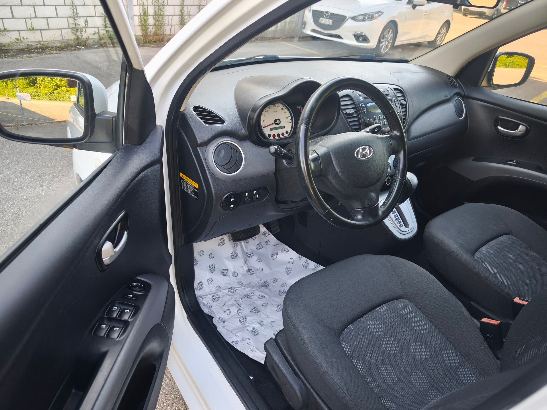 HYUNDAI i10 1.2 Style Automatic-image-11
