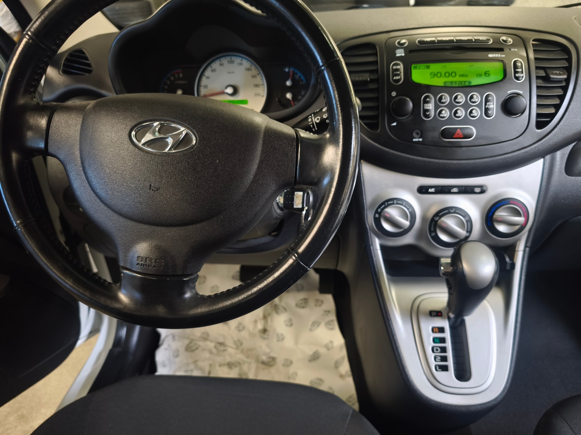 HYUNDAI i10 1.2 Style Automatic-image-9