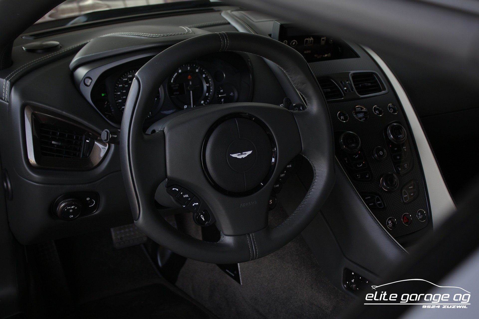 ASTON MARTIN Vanquish ZAGATO Shooting Brake V12 1 of 99-image-14
