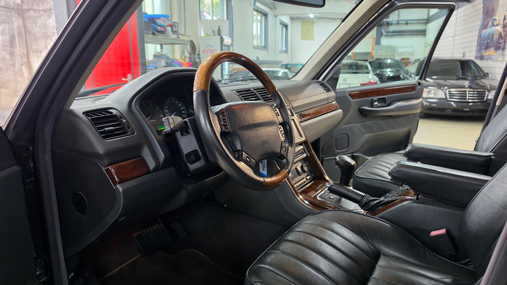 LAND ROVER Range Rover 4.6 HSE-image-16