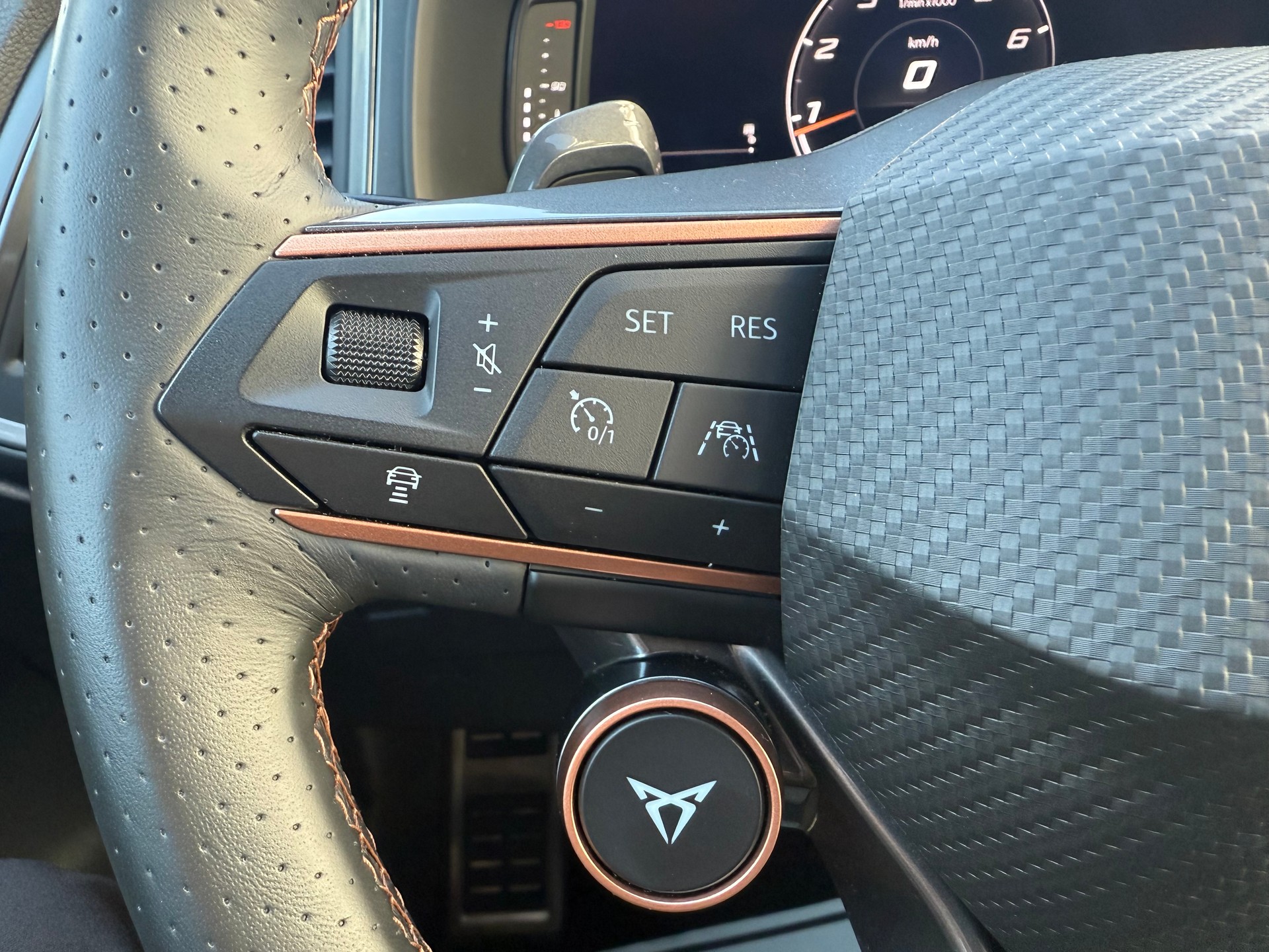 CUPRA Ateca 2.0 TSI VZ 4Drive DSG * 20 ZOLL 5 JAHRE GARANTIE EL SITZE LENKRAD HEIZUNG *-image-19