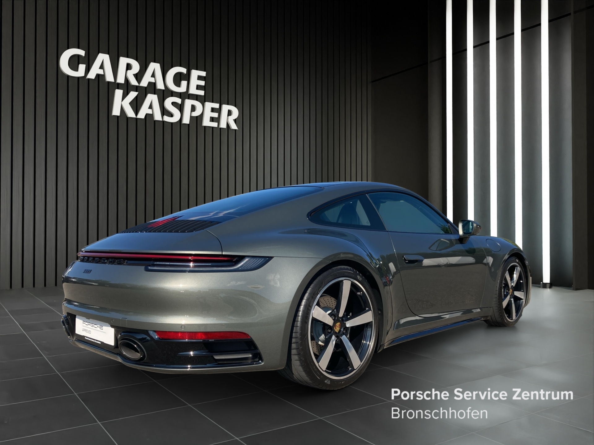 PORSCHE 911 Carrera 4S-image-4