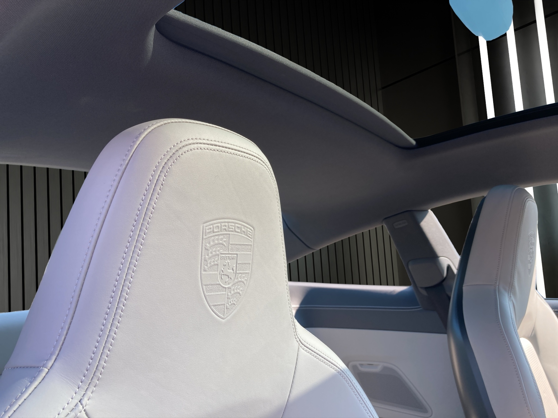 PORSCHE 911 Carrera 4S-image-16