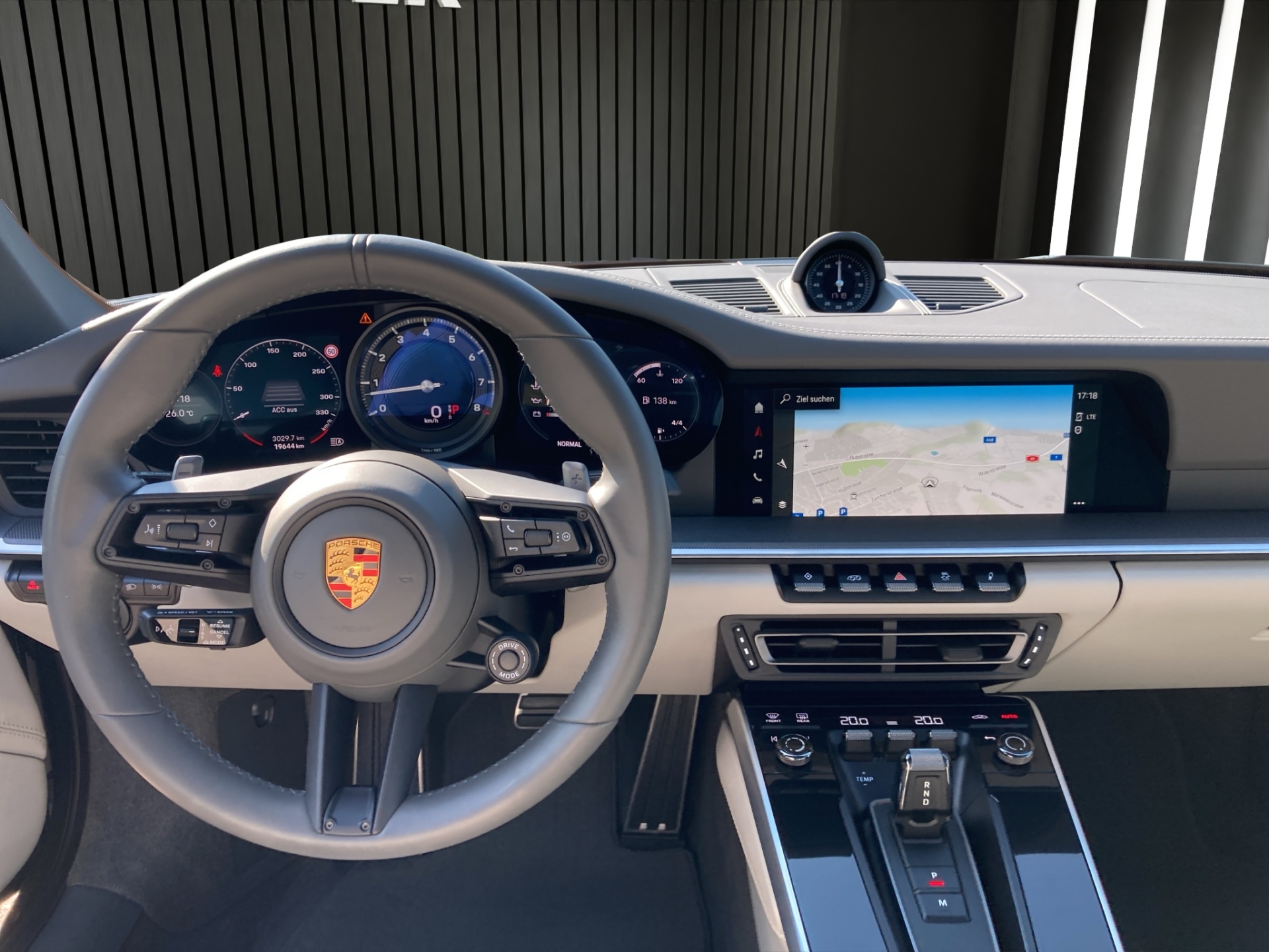 PORSCHE 911 Carrera 4S-image-12