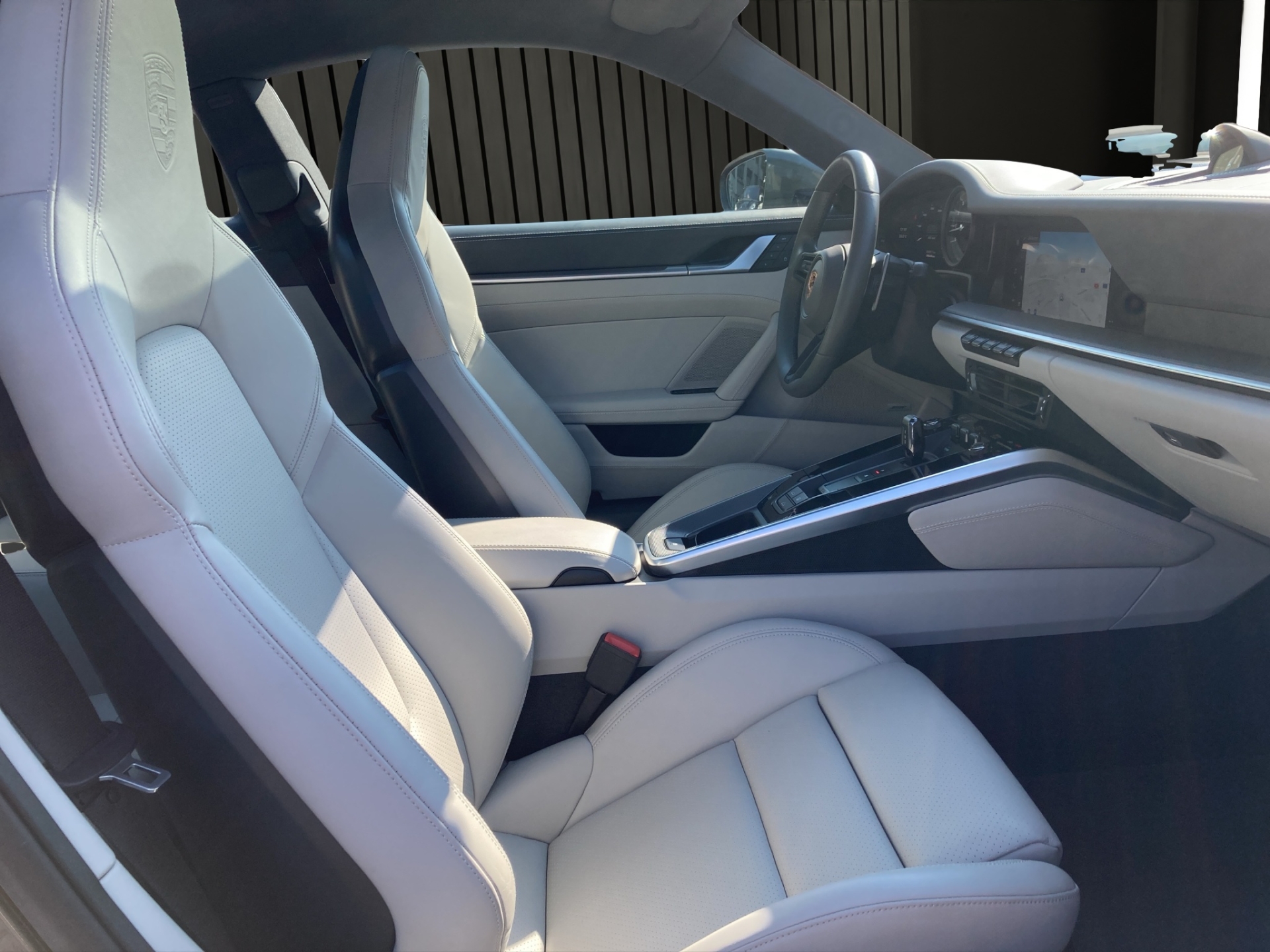 PORSCHE 911 Carrera 4S-image-15