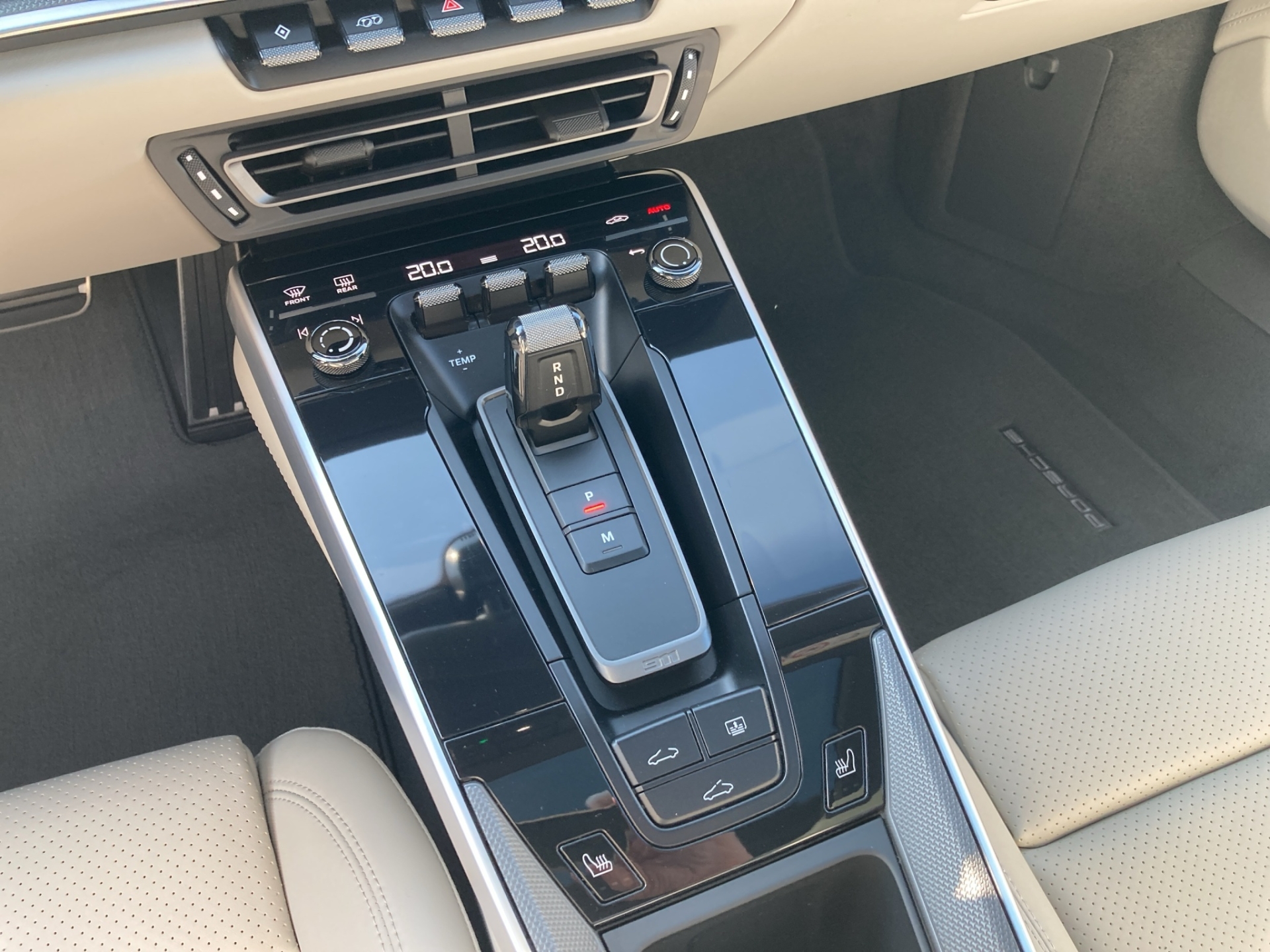 PORSCHE 911 Carrera 4S-image-14